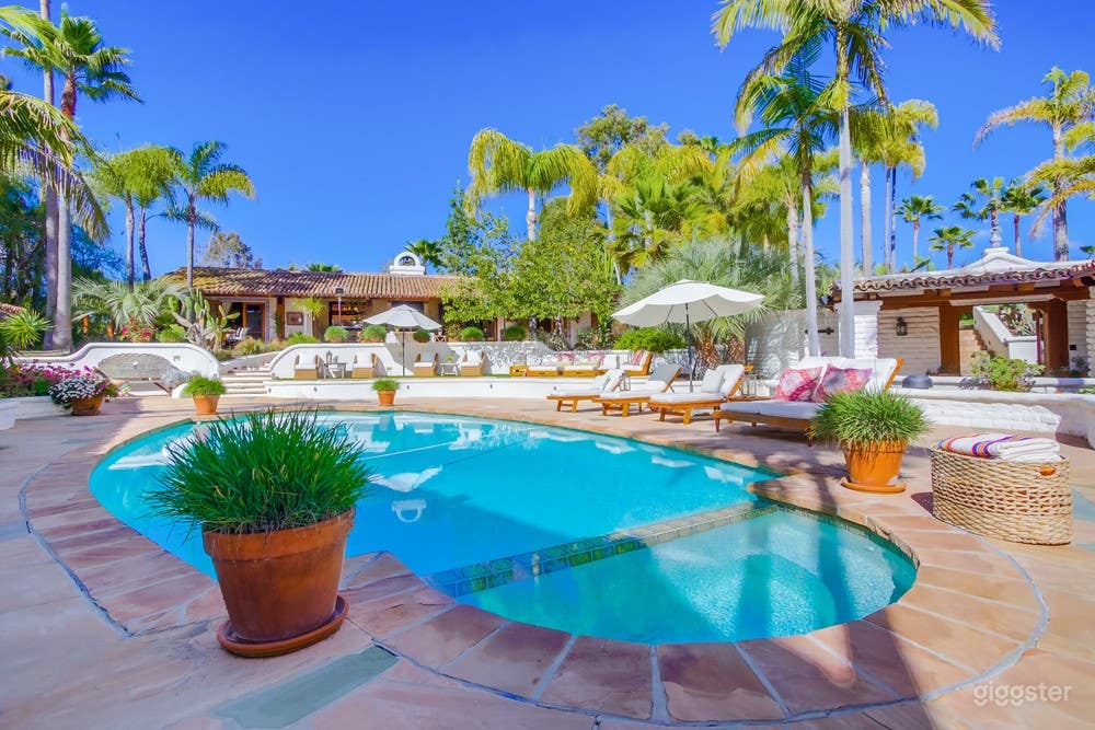 Old world hacienda pool & pool courtyard Photo 2
