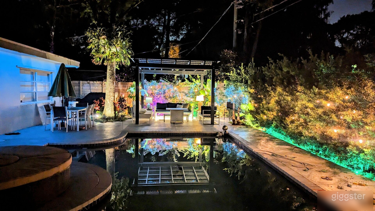  Piscine d'inspiration milieu du siècle 