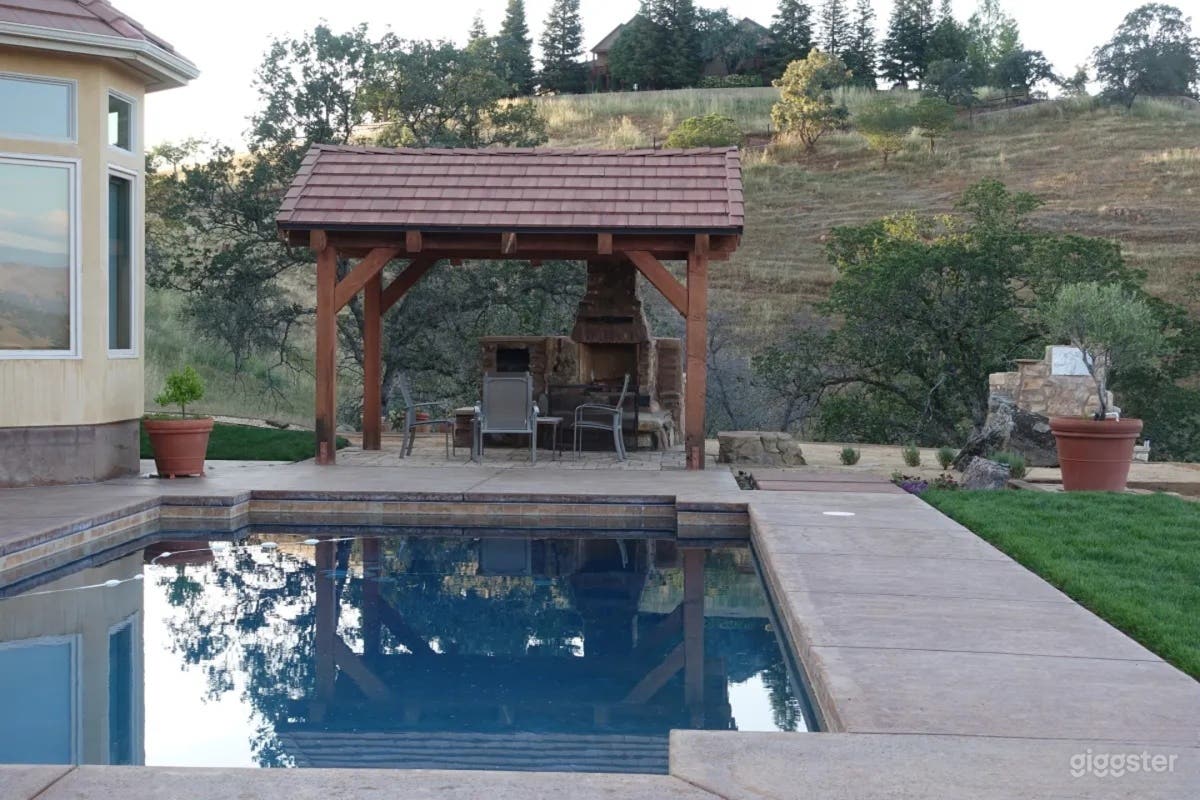 Hilltop Ranch Backyard Photo 1