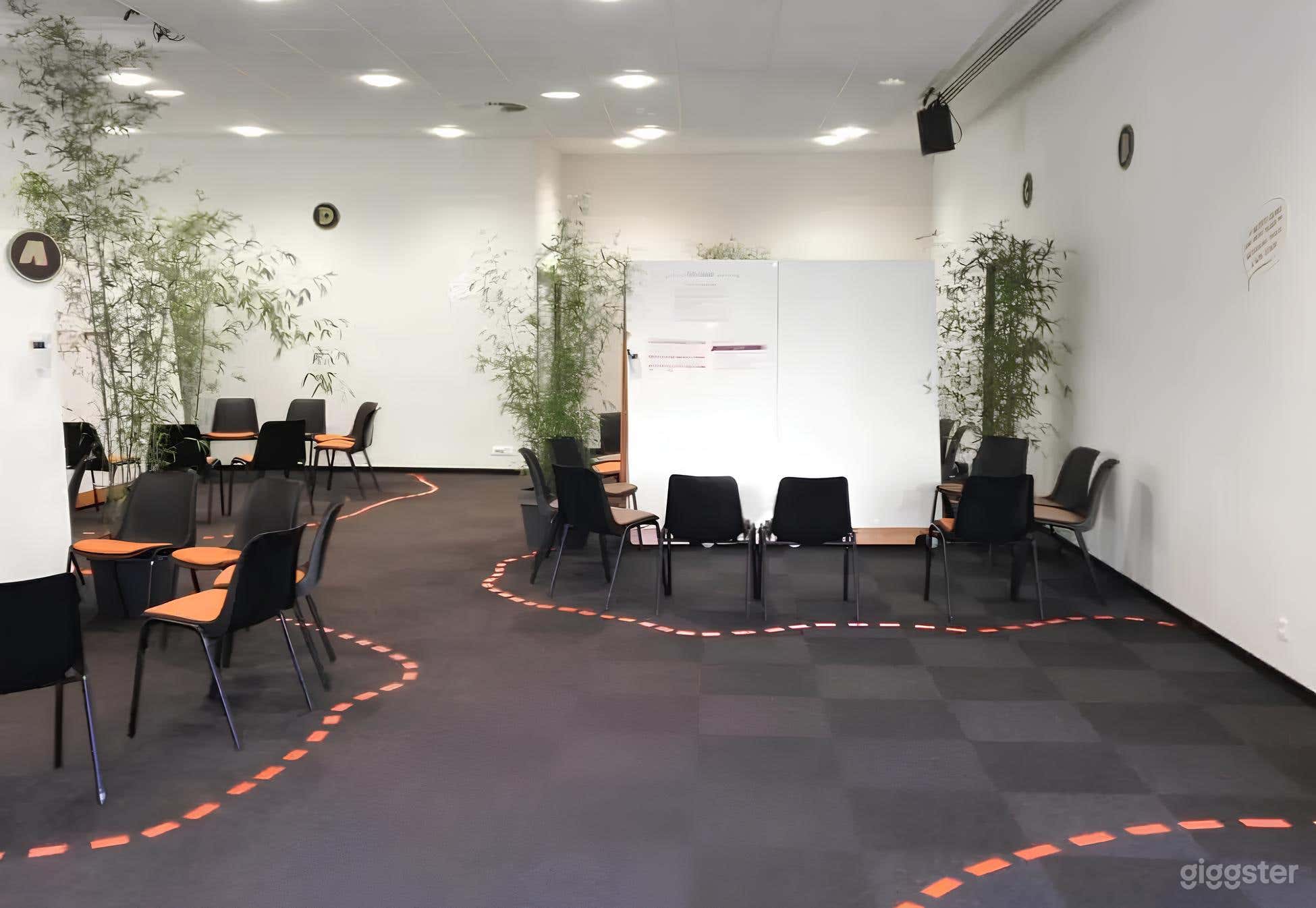 Classy Conference Room in Paris Photo 4