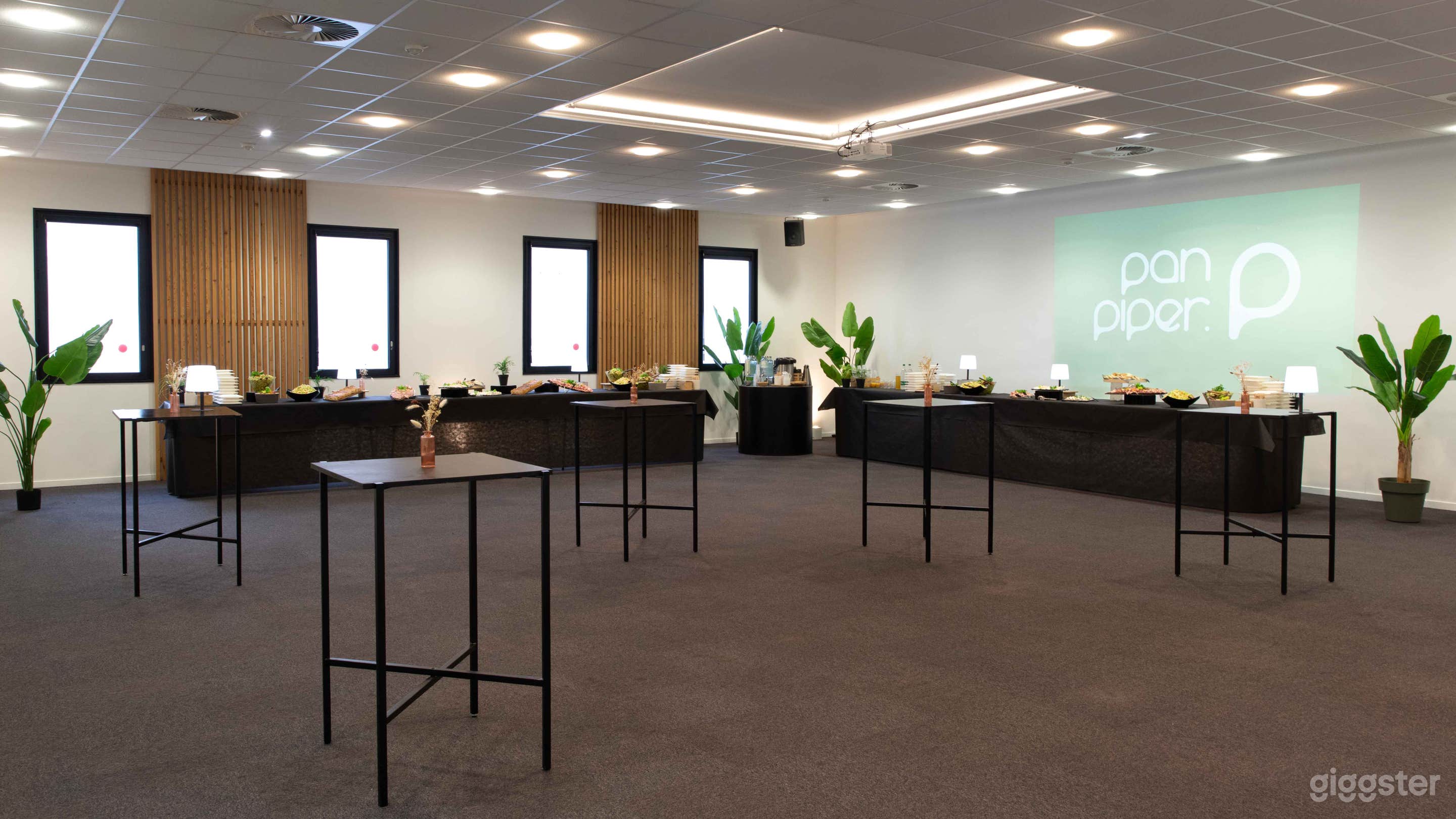 Classy Conference Room in Paris Photo 2