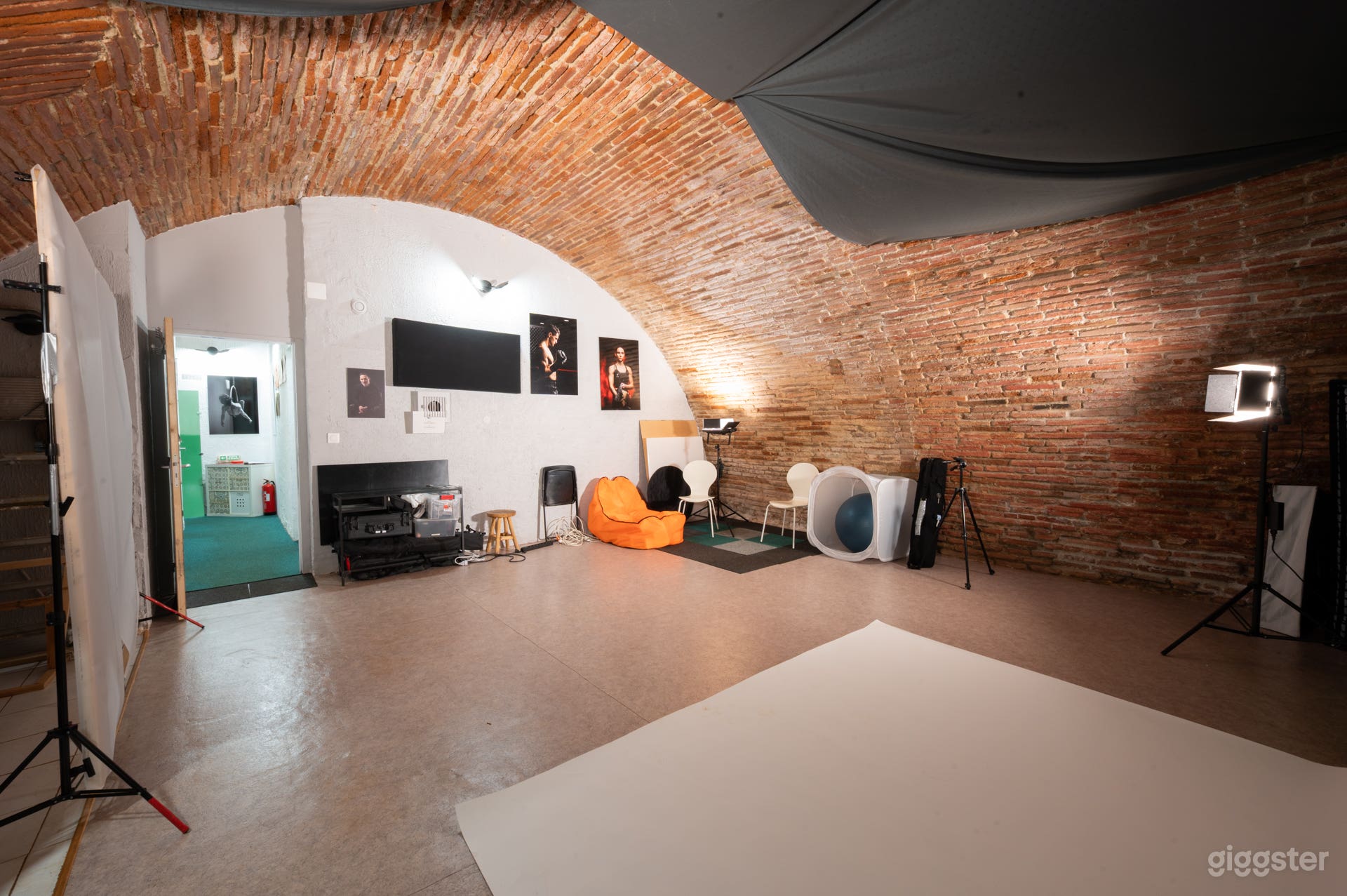 Photo de Un Hub Créatif de 200m² à Toulouse pour le Tournage. 3