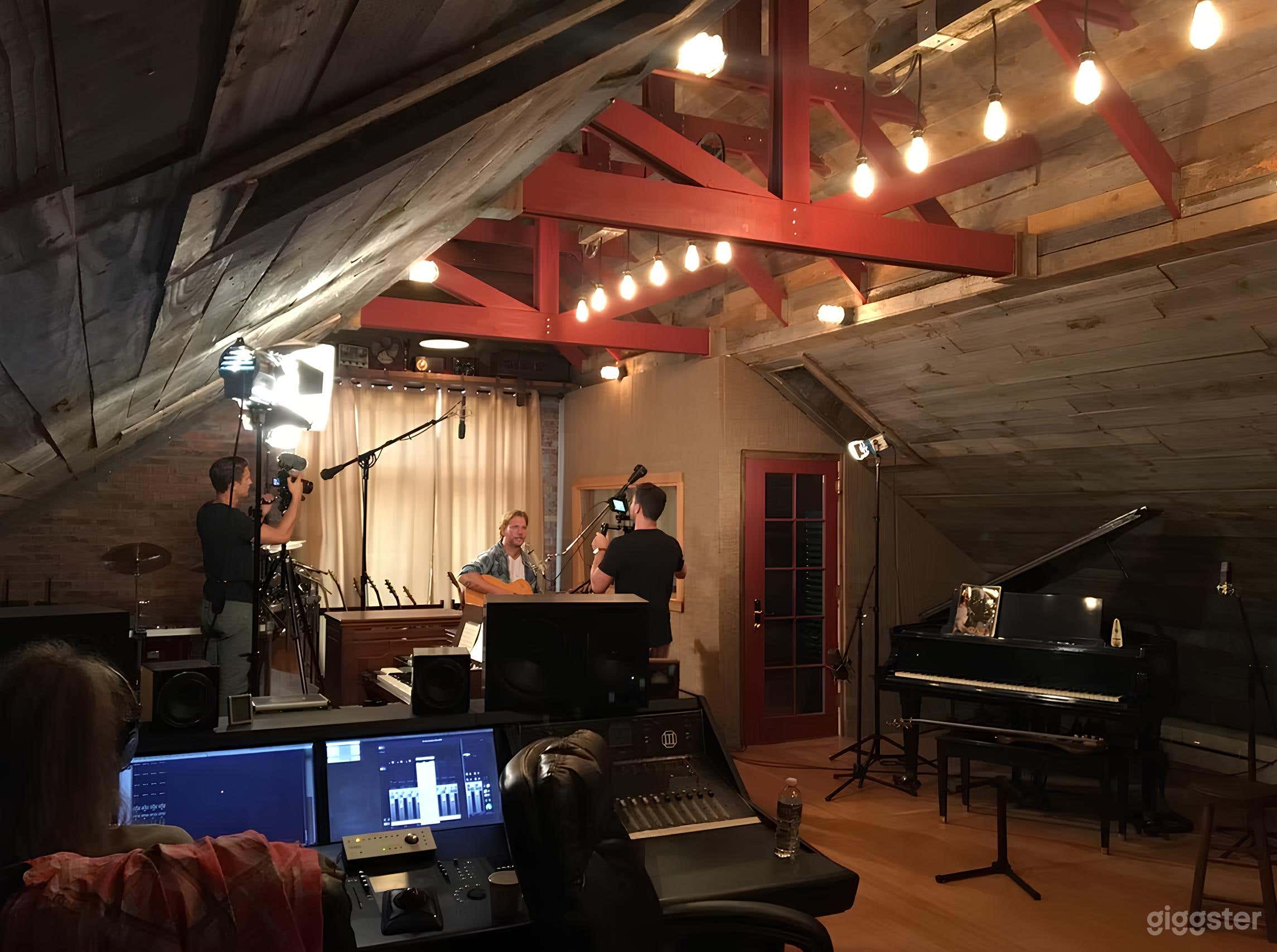 Premier Recording Studio – Vintage Gear, Modern Comfort Photo 1