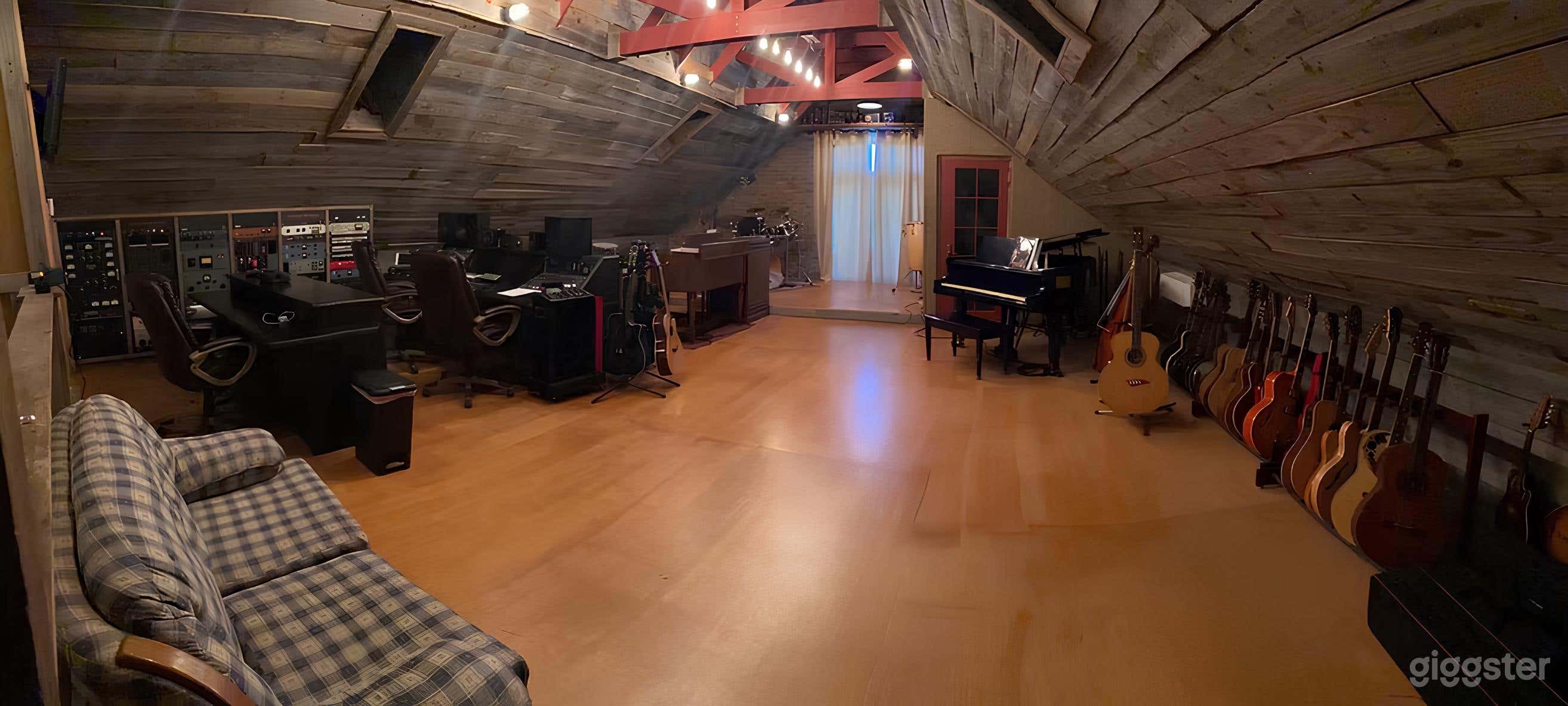 Premier Recording Studio – Vintage Gear, Modern Comfort Photo 4