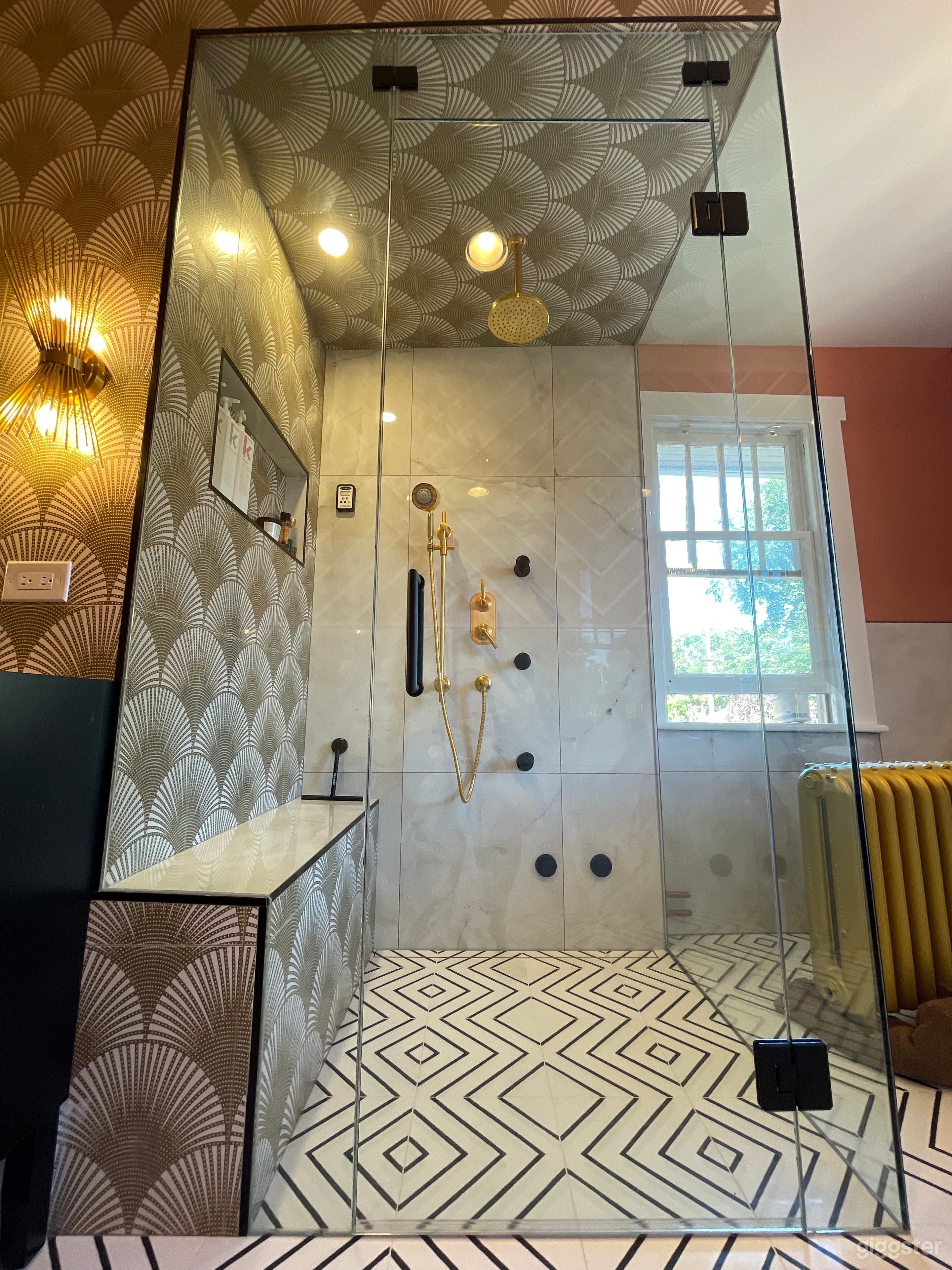 Manor Gorgeous Bathroom Set Up Photo 2