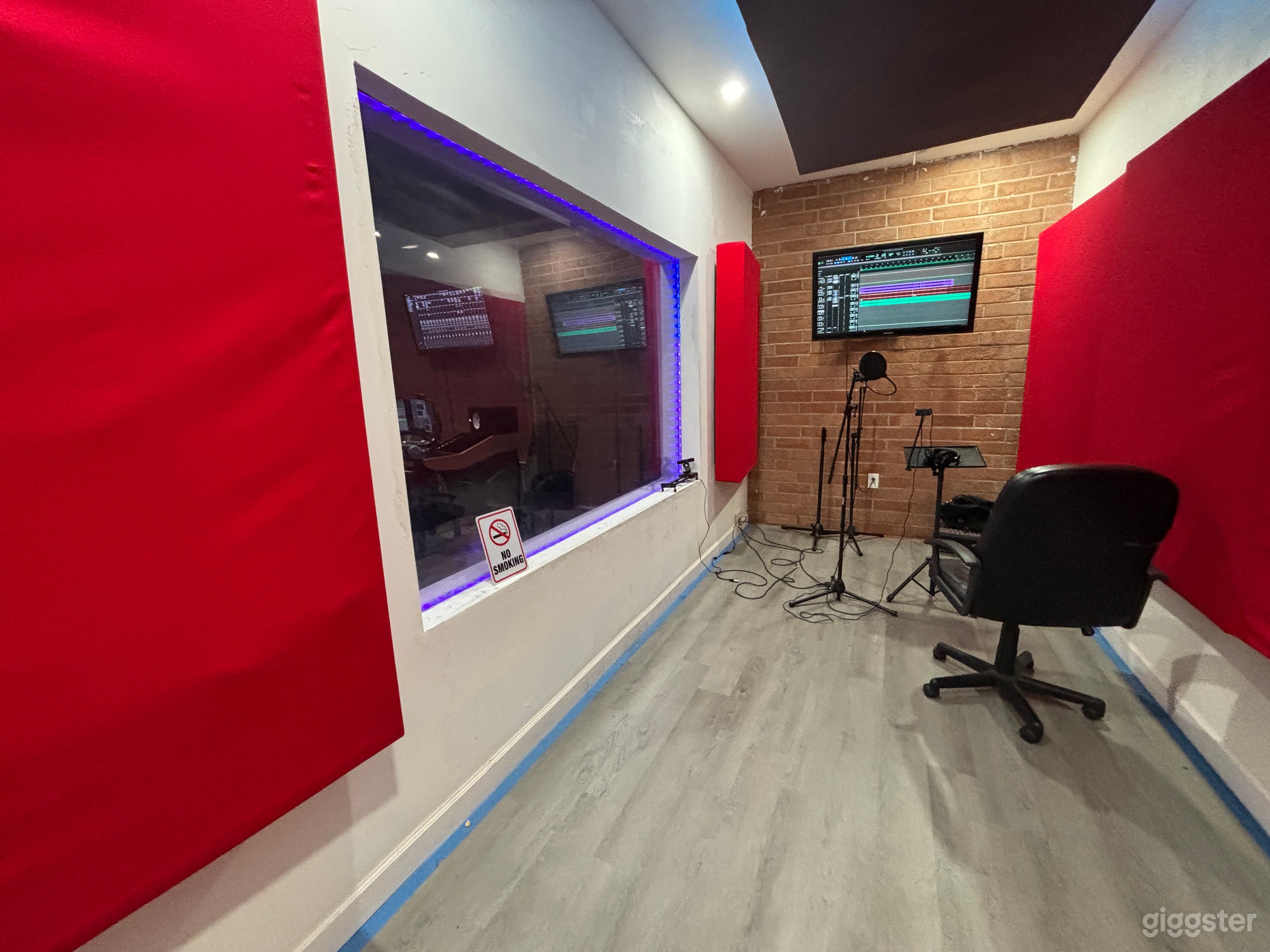 The "A" Room Photo 4