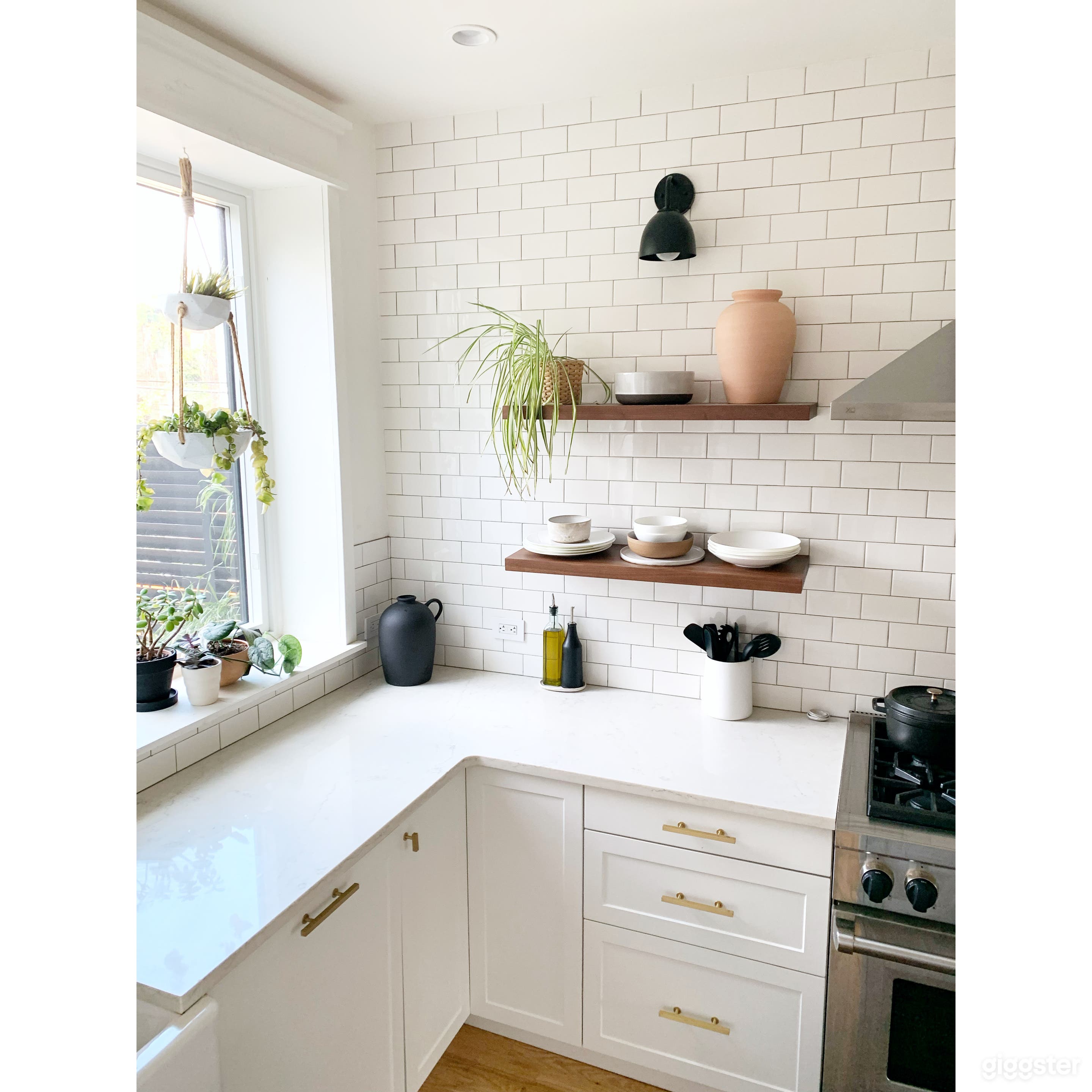 Bright + Airy Scandi/Modern Trad Brooklyn Townhome Photo 2