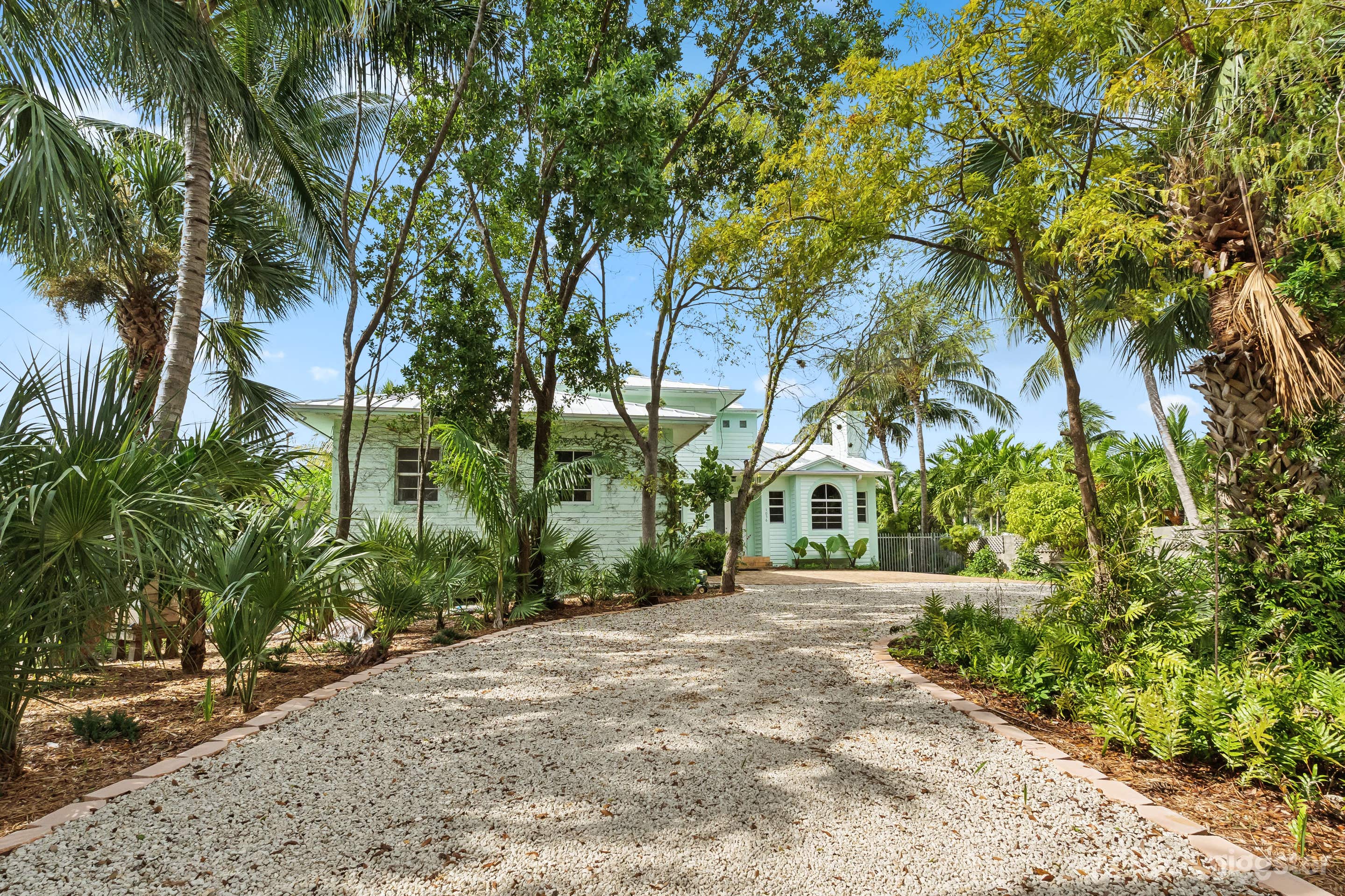 Miami Waterfront Home on Biscayne Bay Photo 4