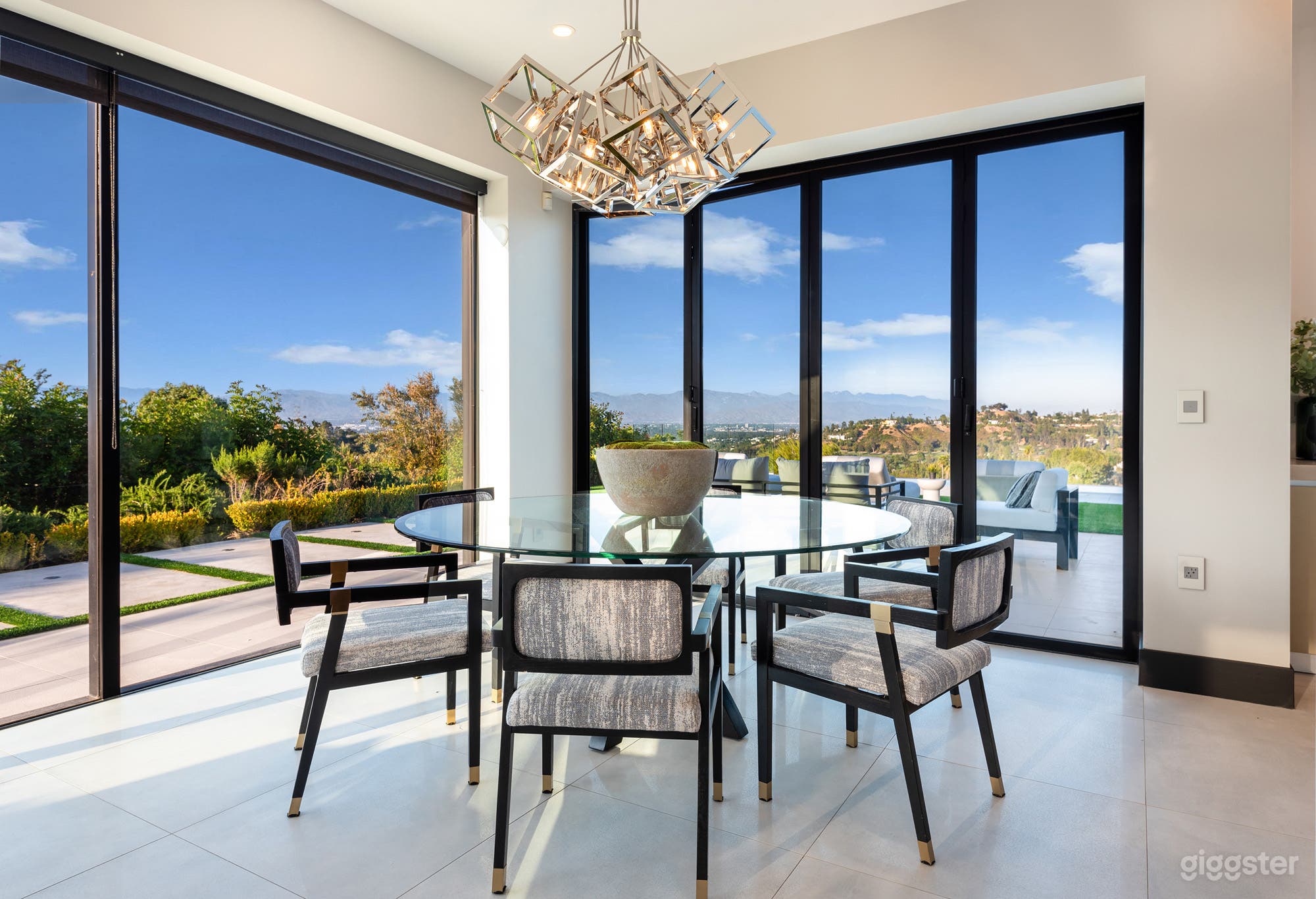 GAYLE VILLA MODERN W/INFINITY POOL CANYON VIEWS Photo 3