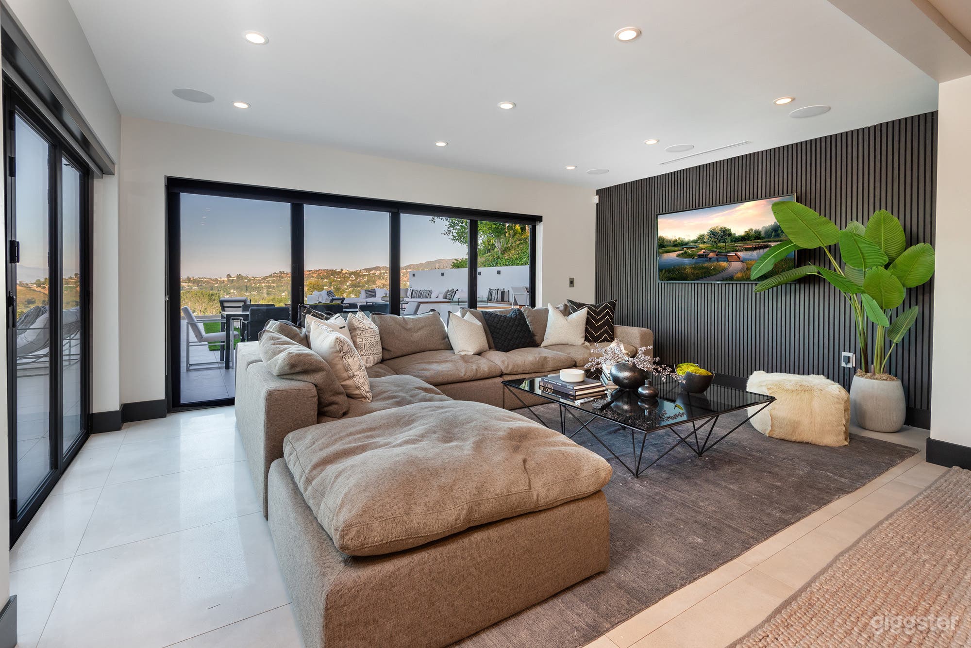 GAYLE VILLA MODERN W/INFINITY POOL CANYON VIEWS Photo 4