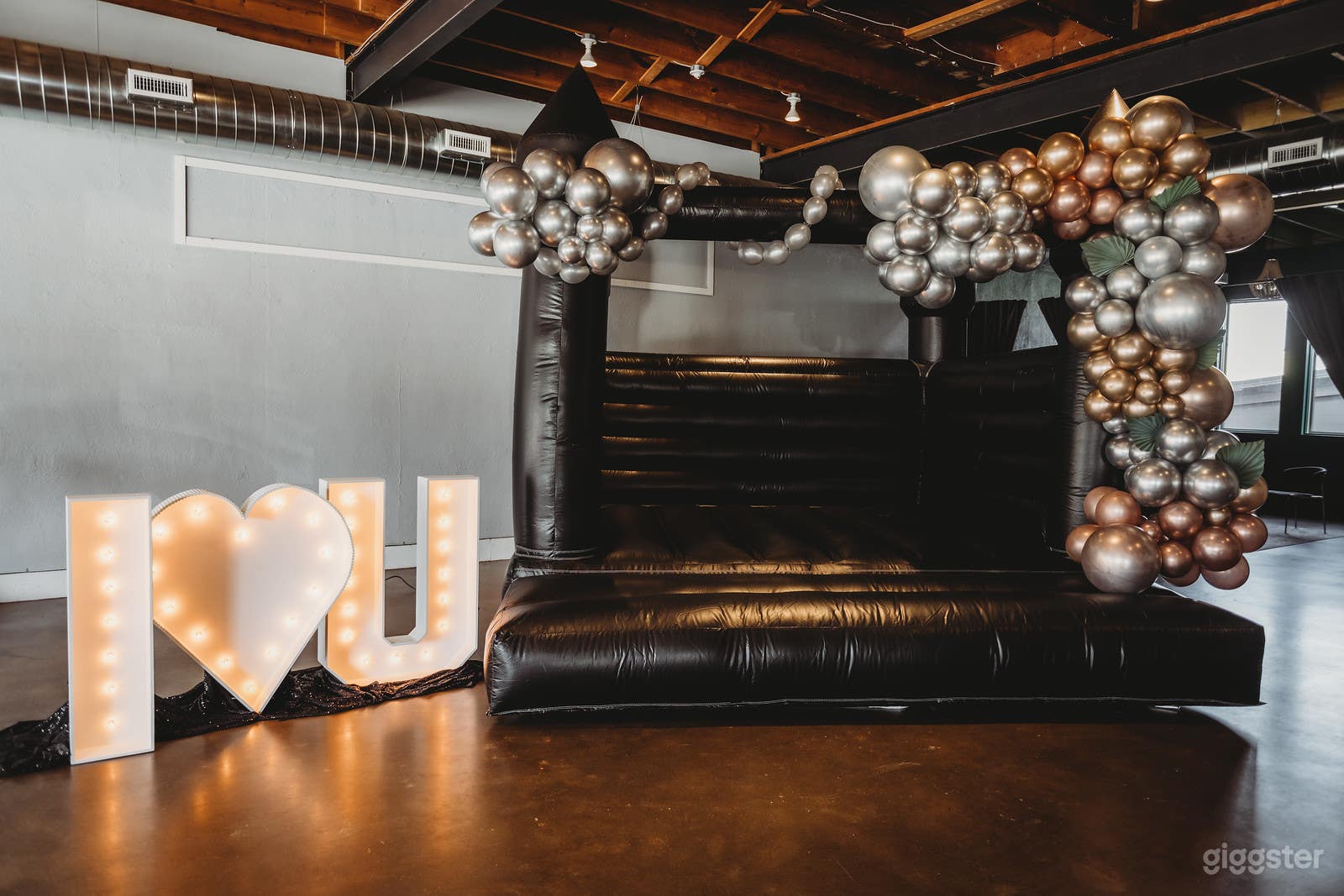 Vintage, Yet Classic Charm Photo 1