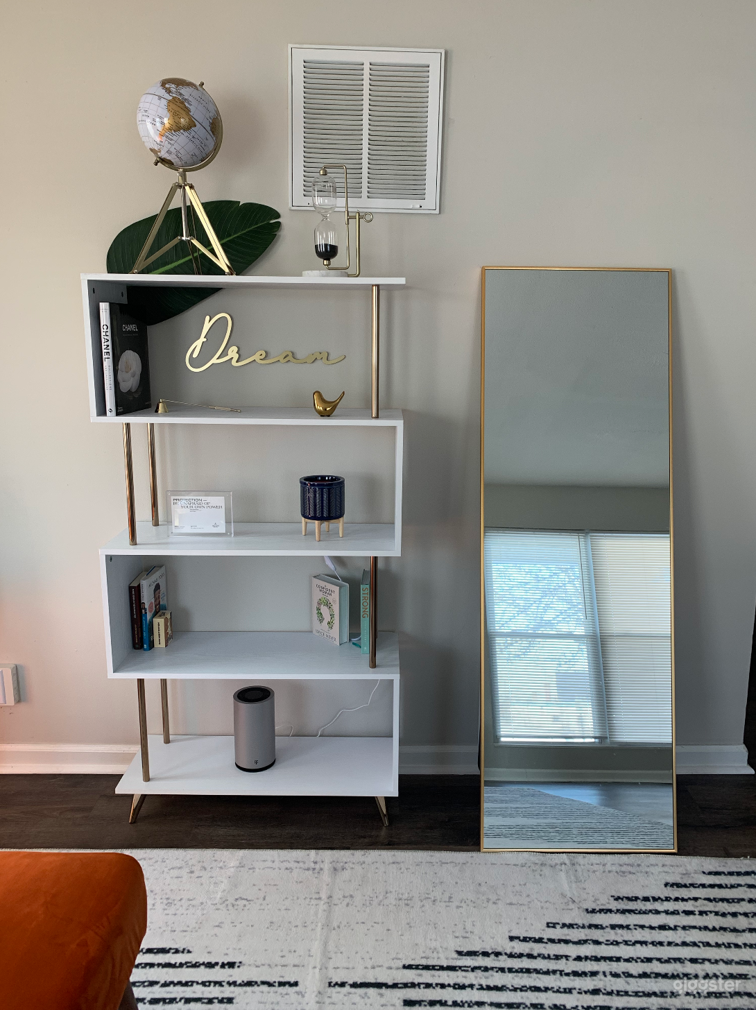 Bold Colors with Modern Urban Style Photo 3