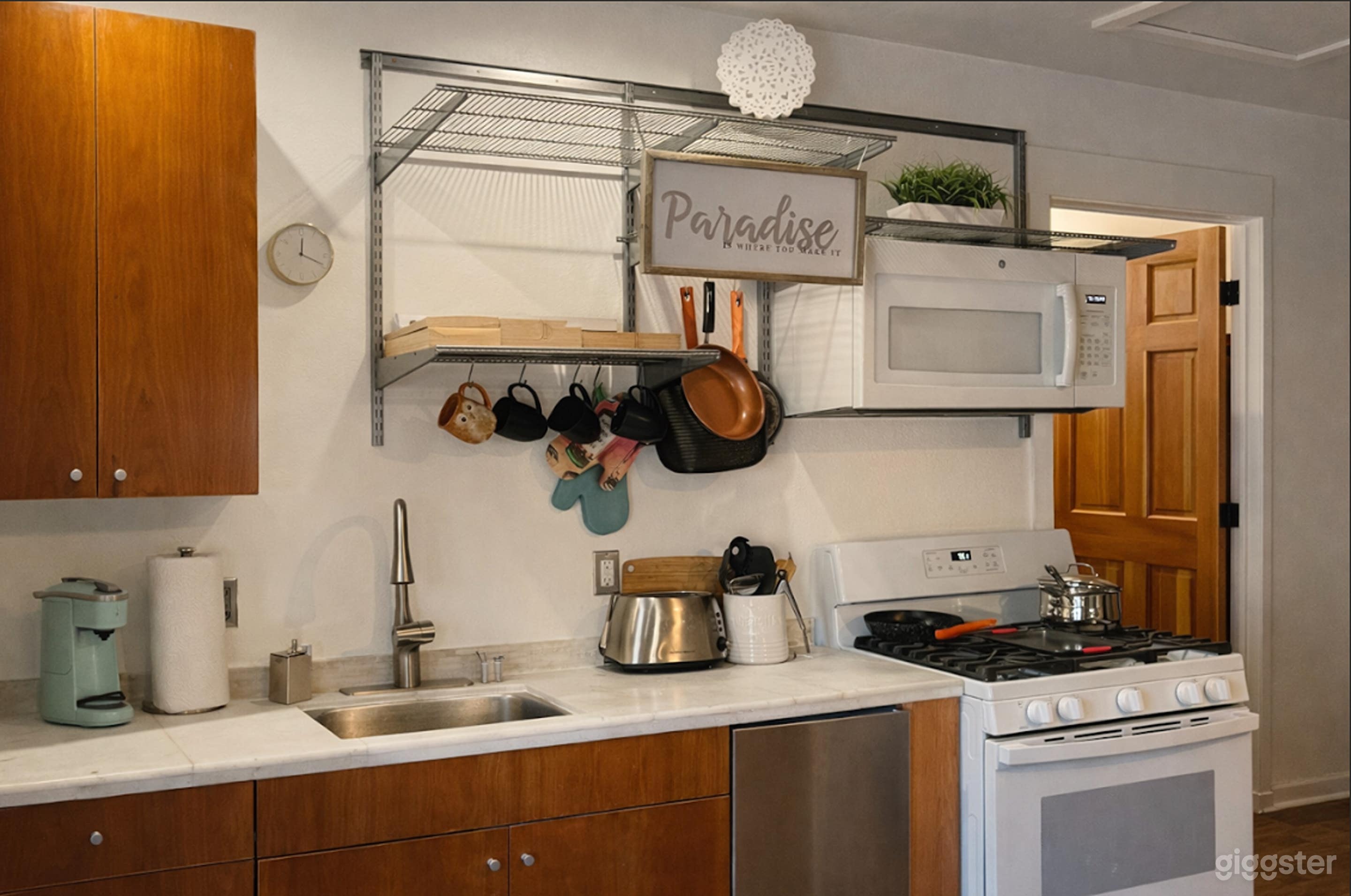 Private residential house with ADU Photo 4