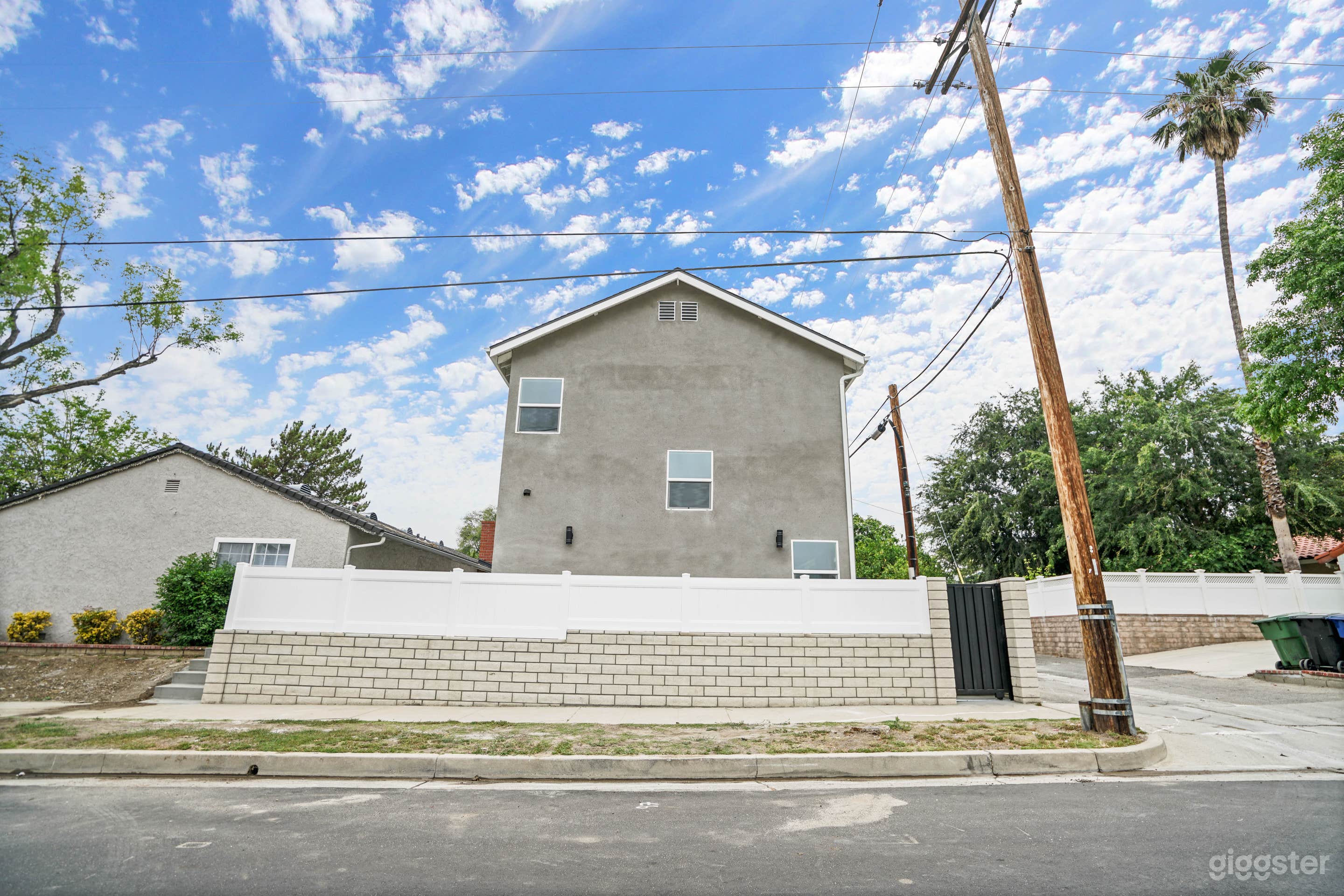 Modern &amp; New 3-Bed 2-Bath House in LA Photo 3