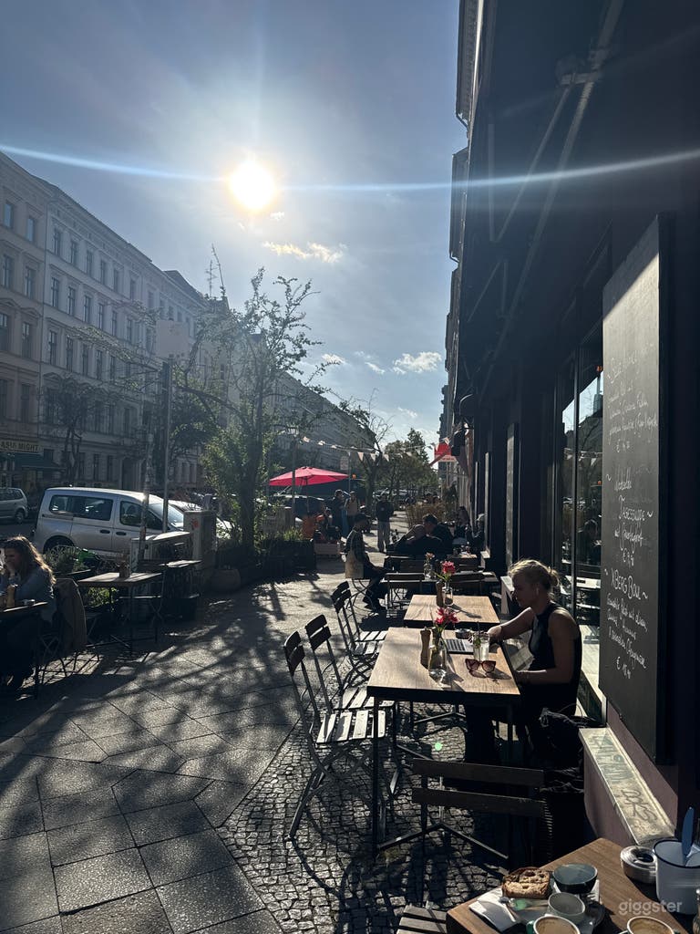  A warm and stylish café-brasserie in Berlin, 