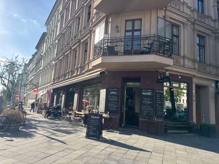 A warm and stylish café-brasserie in Berlin, 