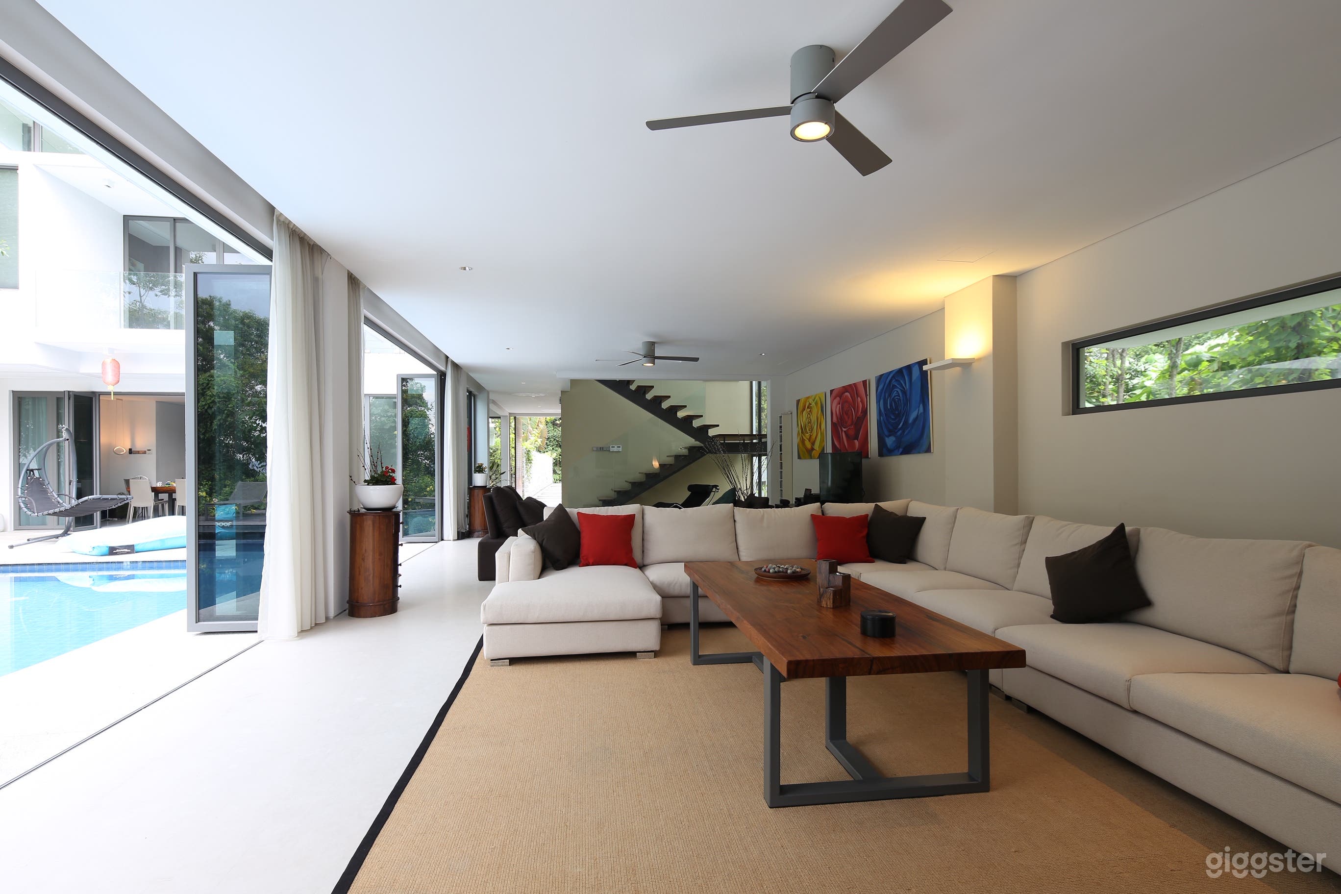 Contemporary Bungalow Photo 2