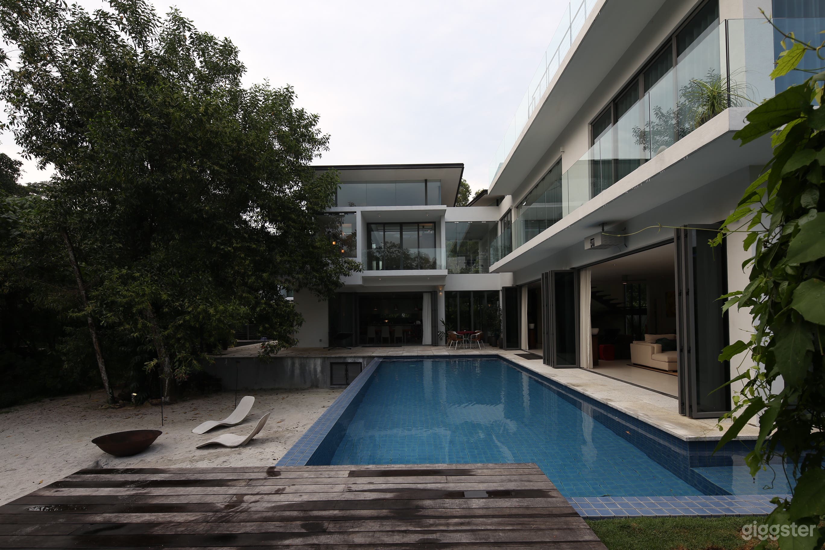 Contemporary Bungalow Photo 1
