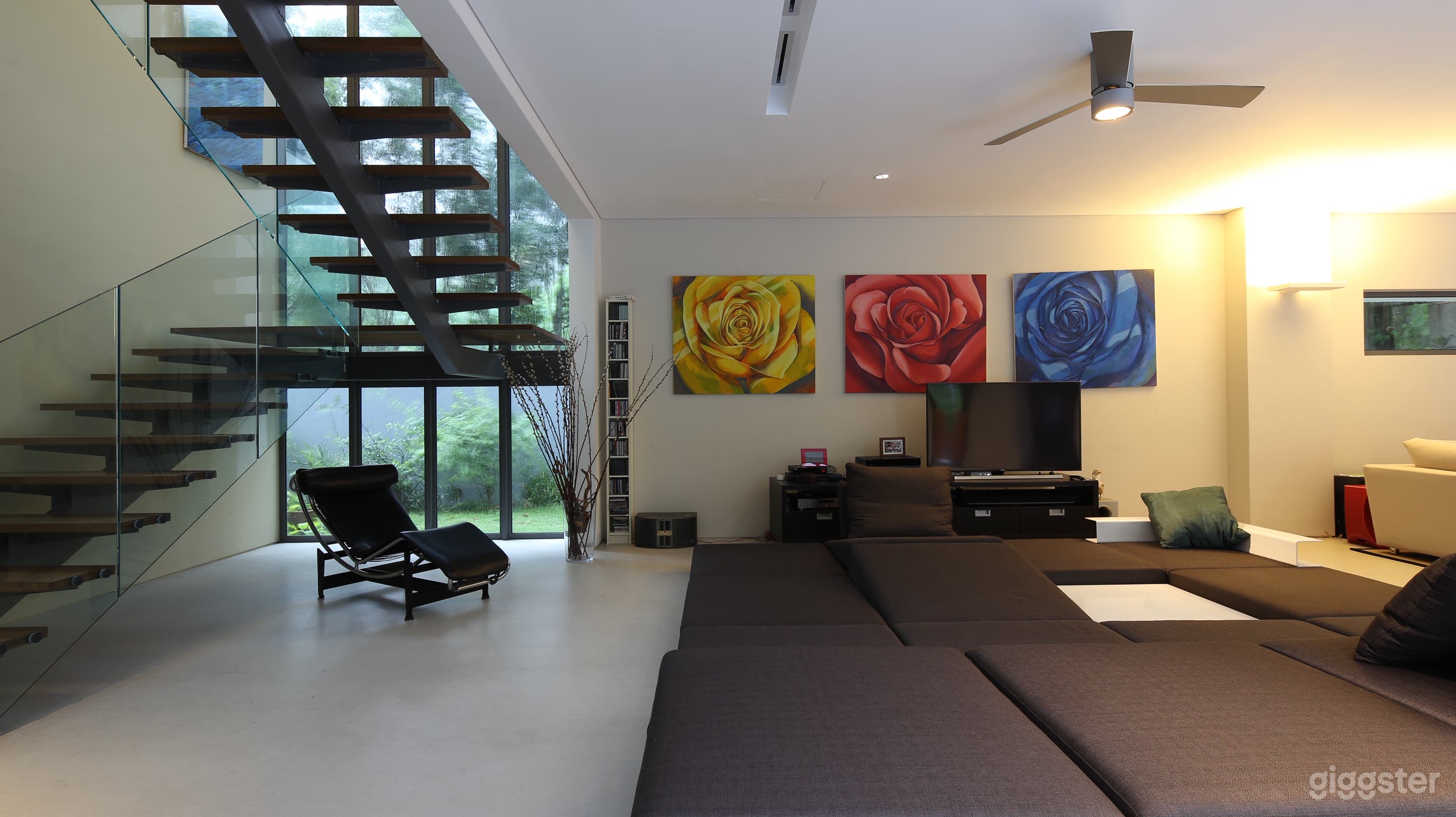 Contemporary Bungalow Photo 4
