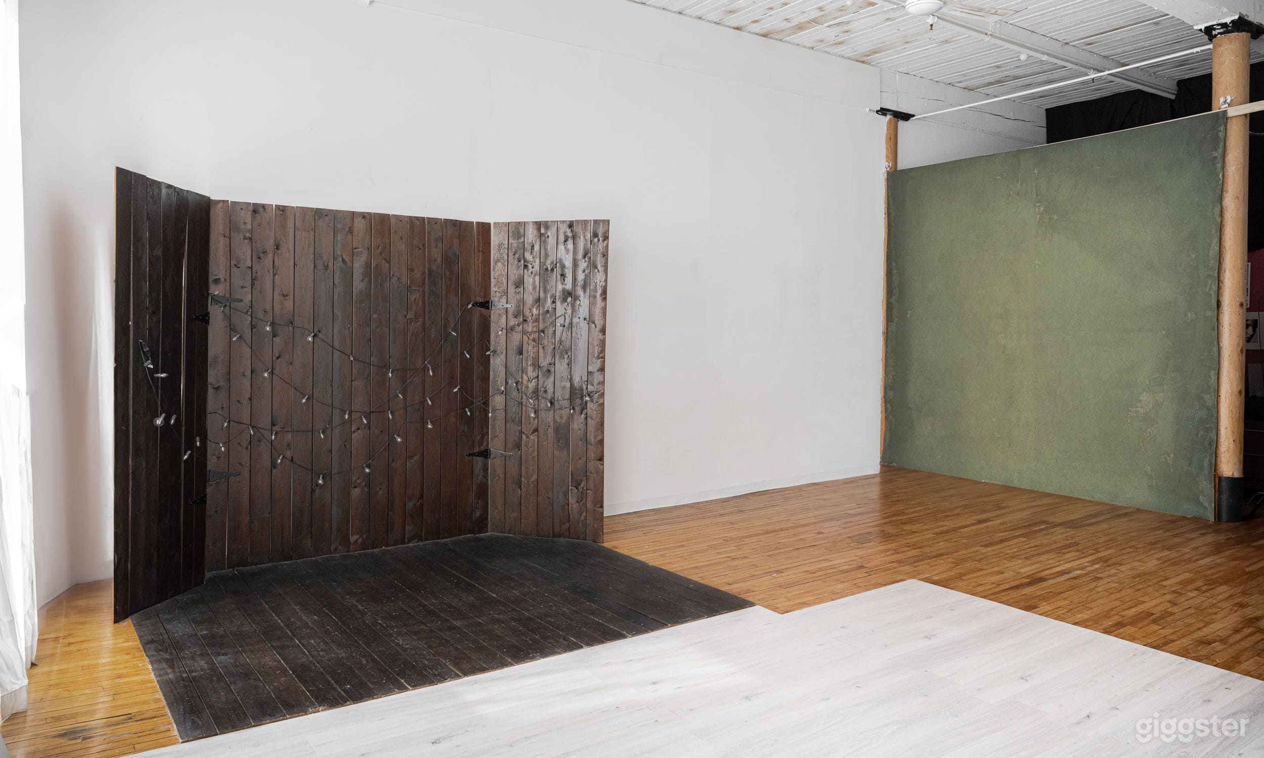 Photo and video equipment available for rent for an extra. Ask in the message. 