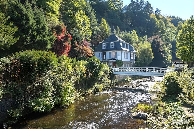  Villa aus dem 18. Jahrhundert mit Brücke in Monschau 