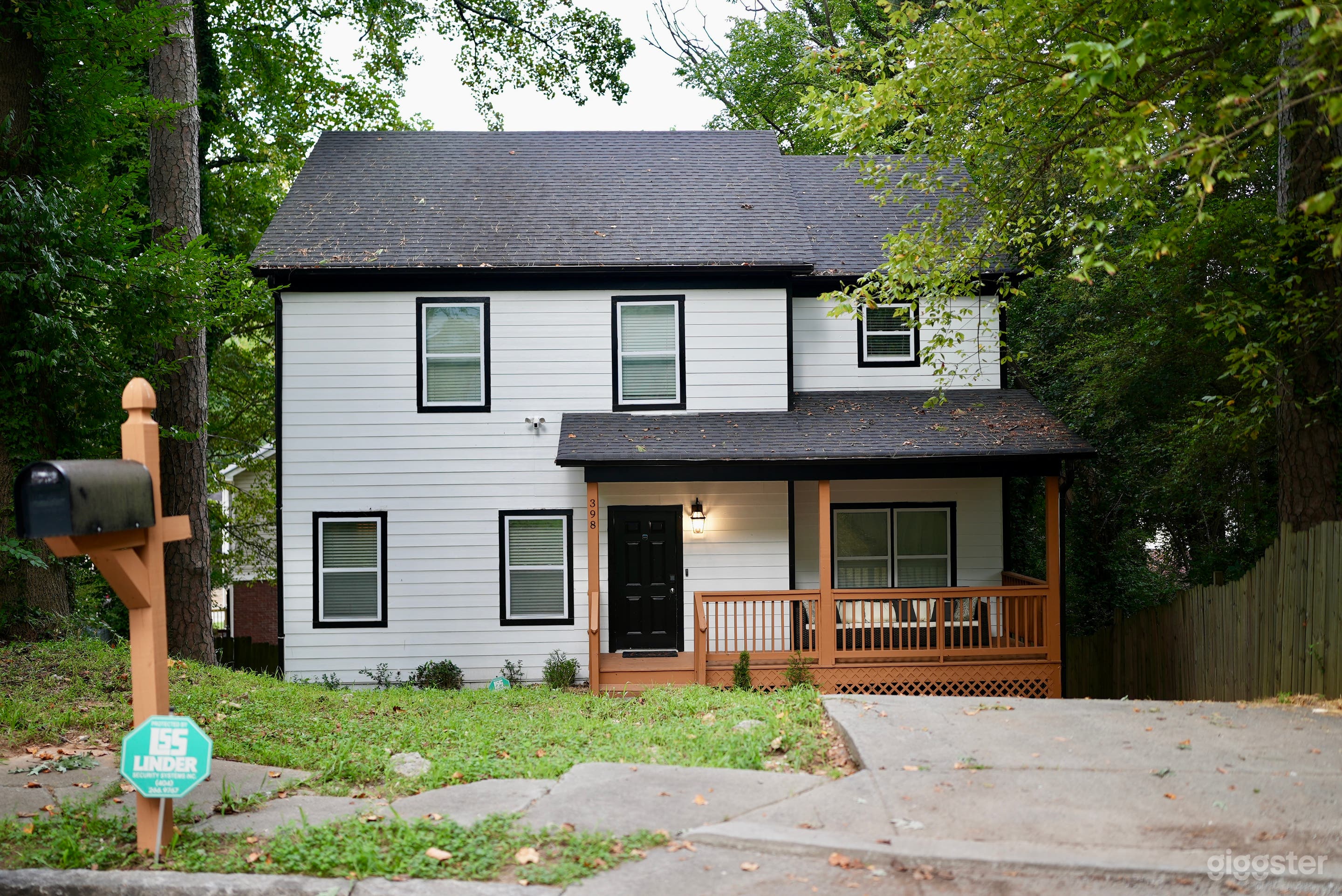 Spacious 5-Bedroom Atlanta Home with Natural Light – Perfect Photo 3