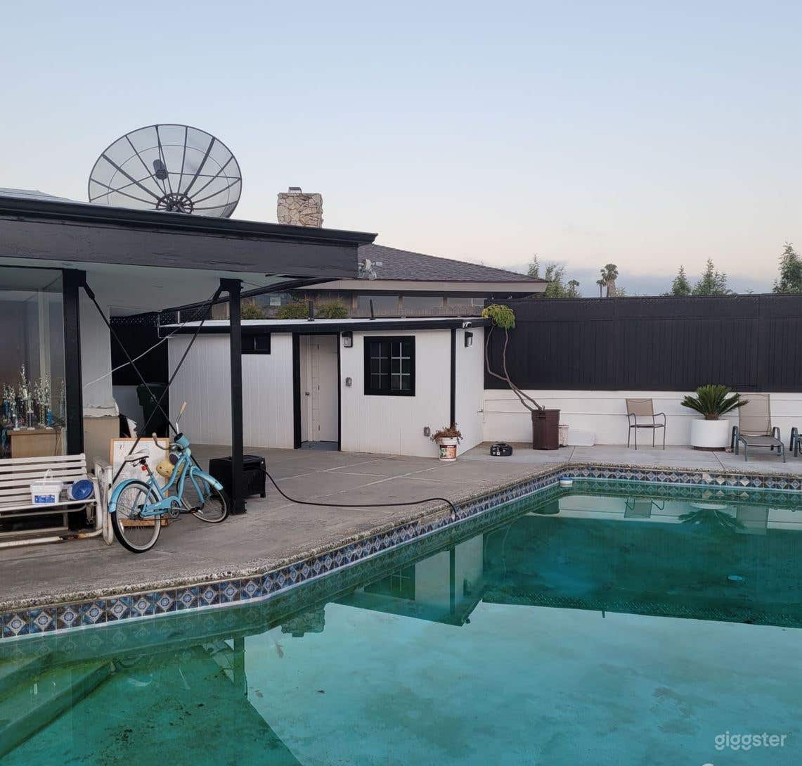 Pool with Amazing View of Los Angeles Photo 4