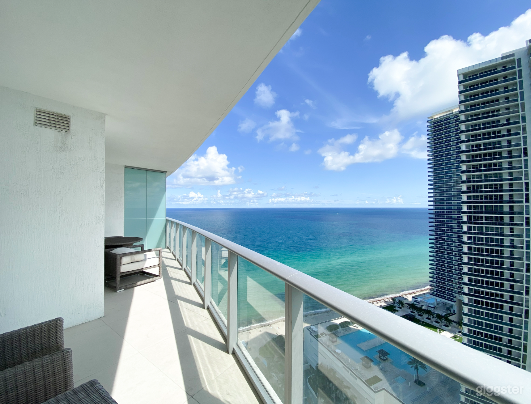 27th floor Ocean Front  Photo 1