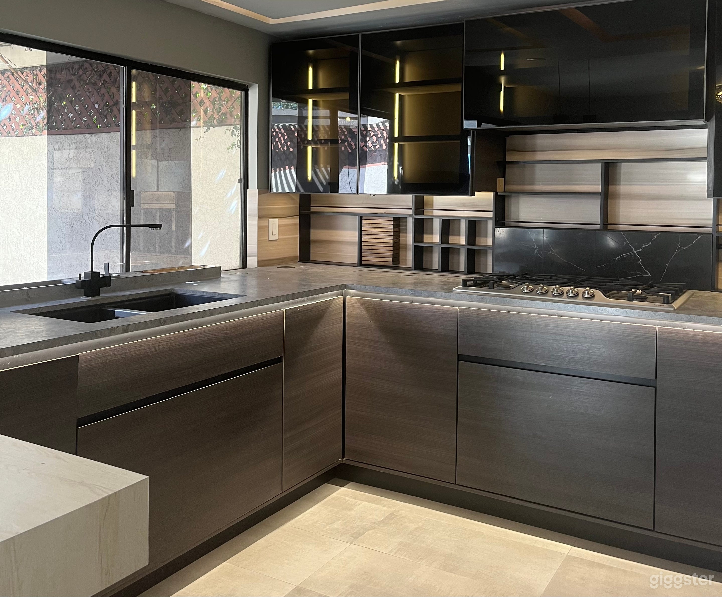 Unfurnished Vacant Modern Contemporary Home Photo 2