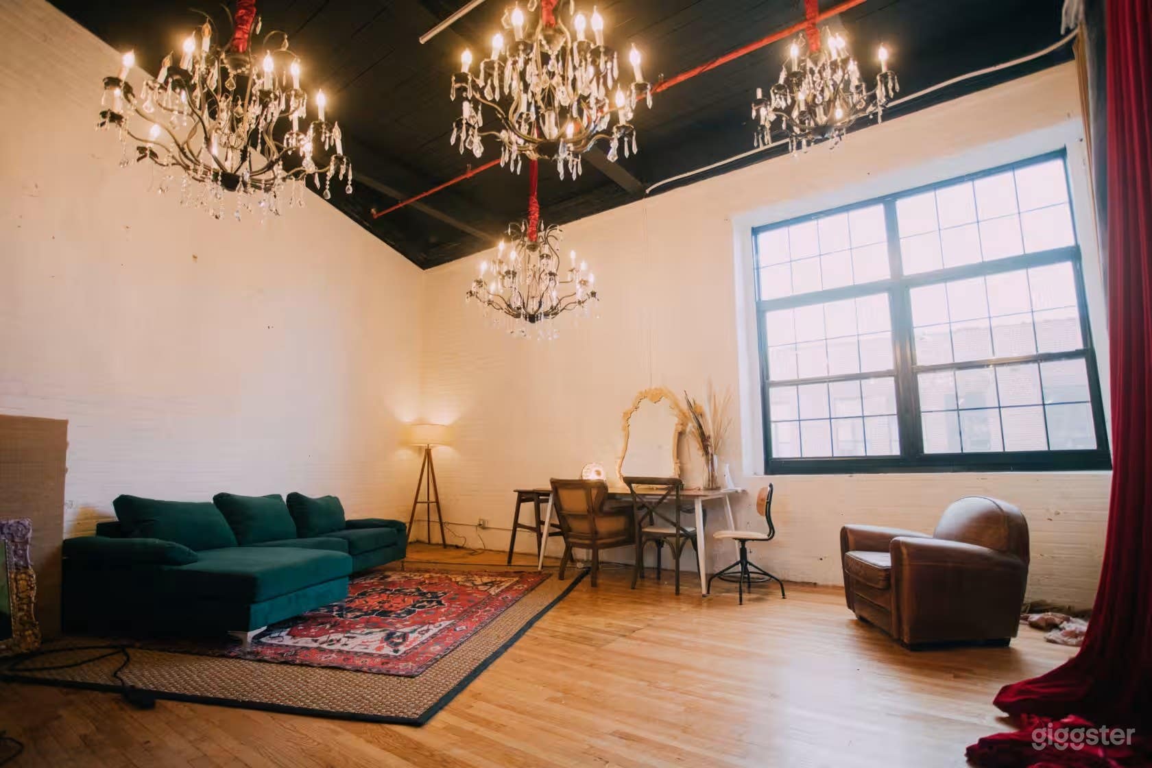 Interior Modern Sunny Photo Studio - Bushwick Photo 2