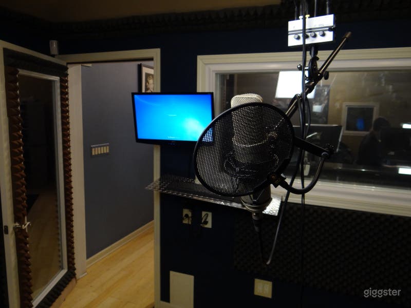 Spacious state of the art Recording Studio Photo 2