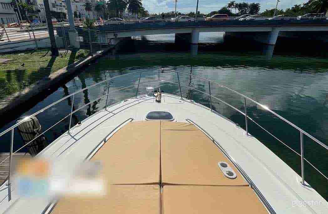 SEARAY 52 SUNDANCER Yacht Photo 3