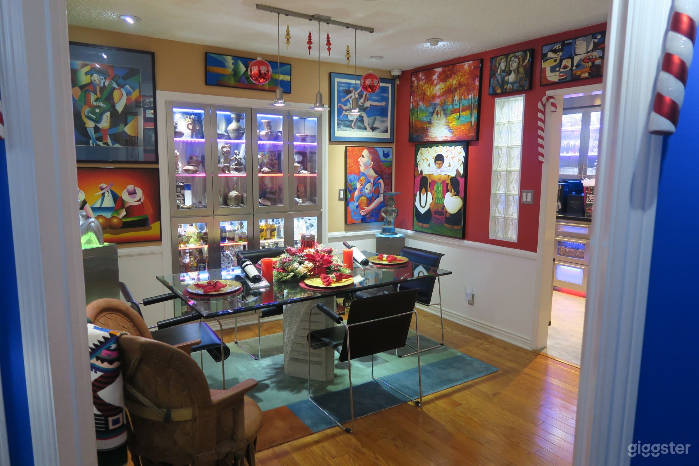 Modern comtemporery bachelor pad Photo 1