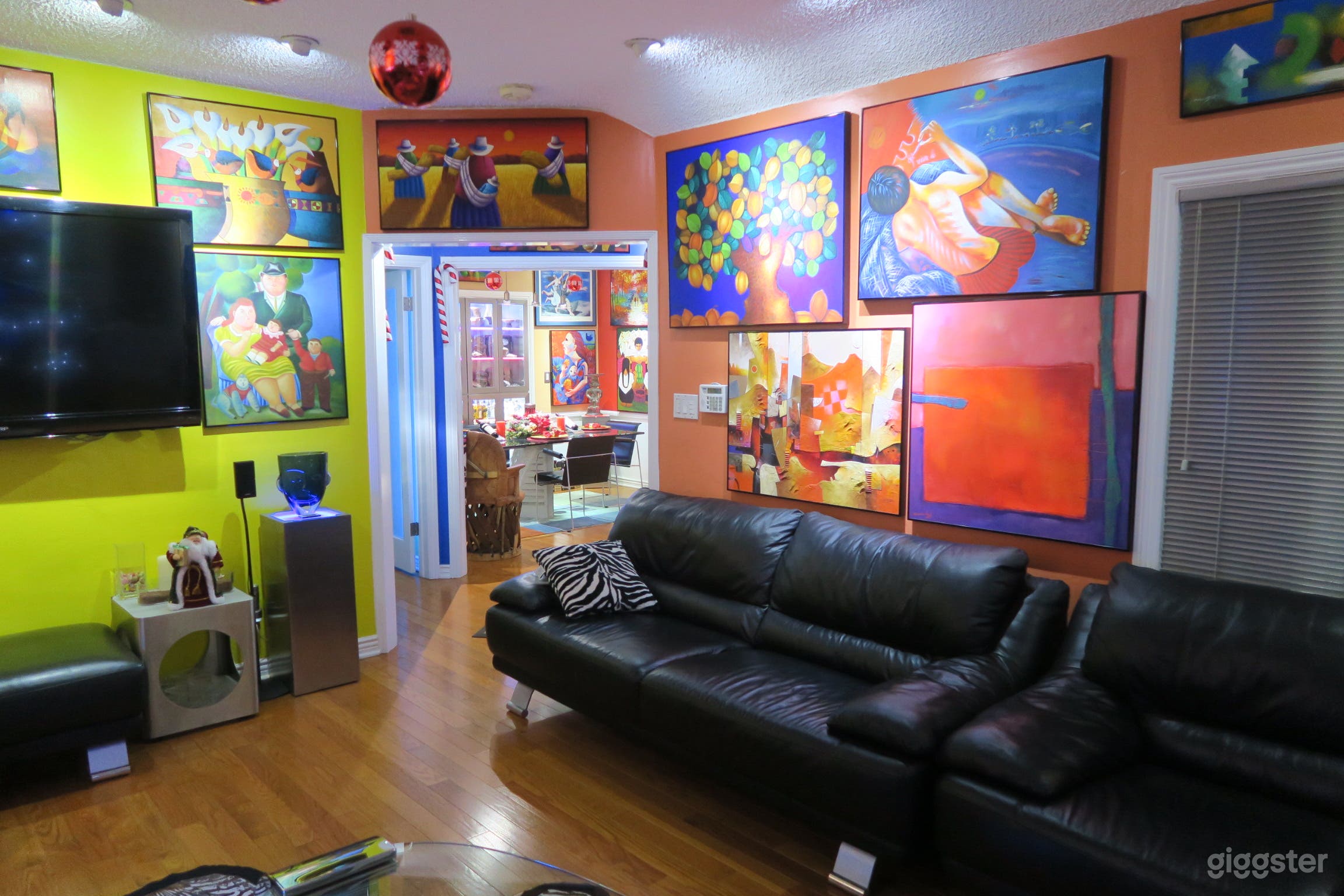 Modern comtemporery bachelor pad Photo 2