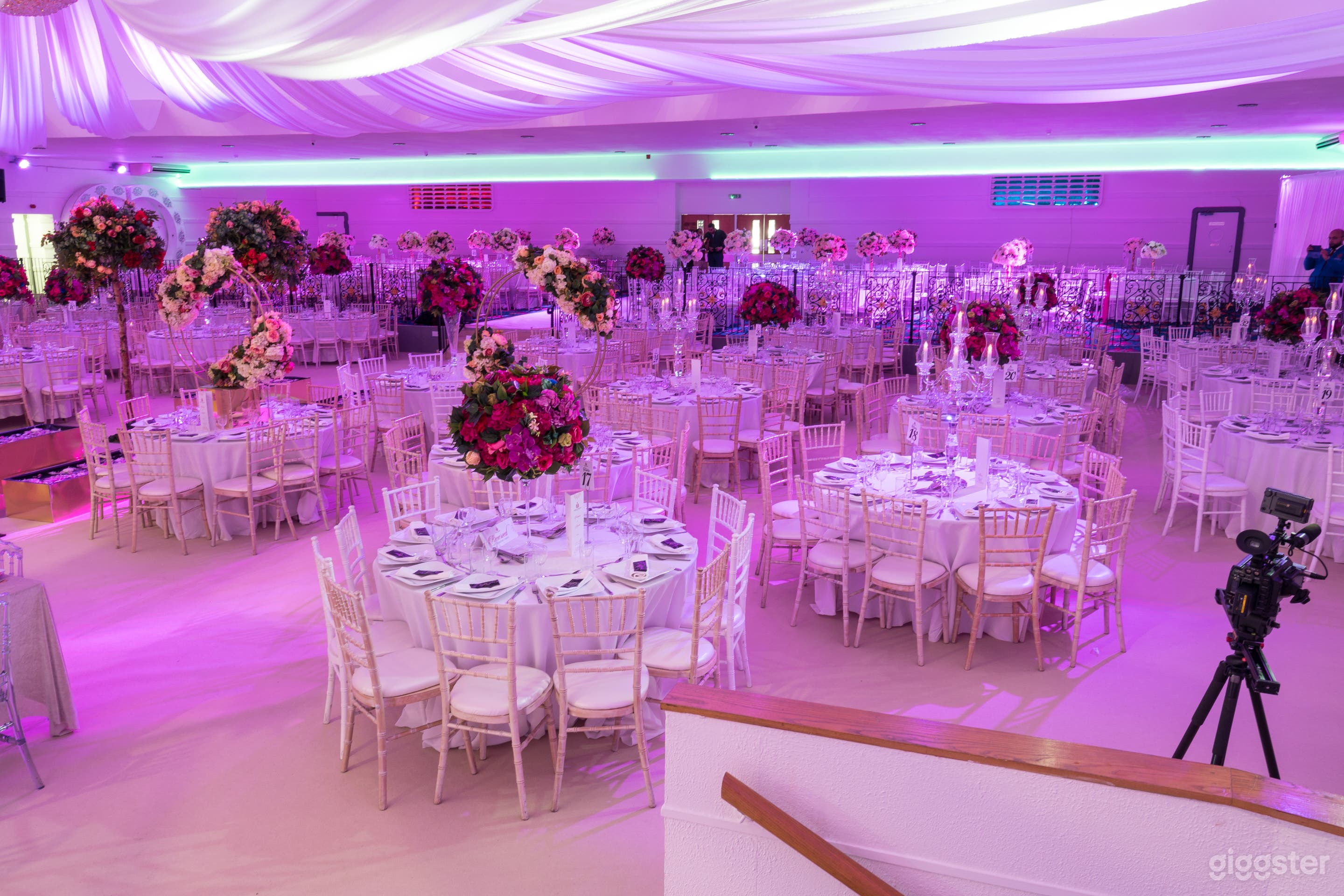 Large Extravagant Venue in Romford  Photo 3