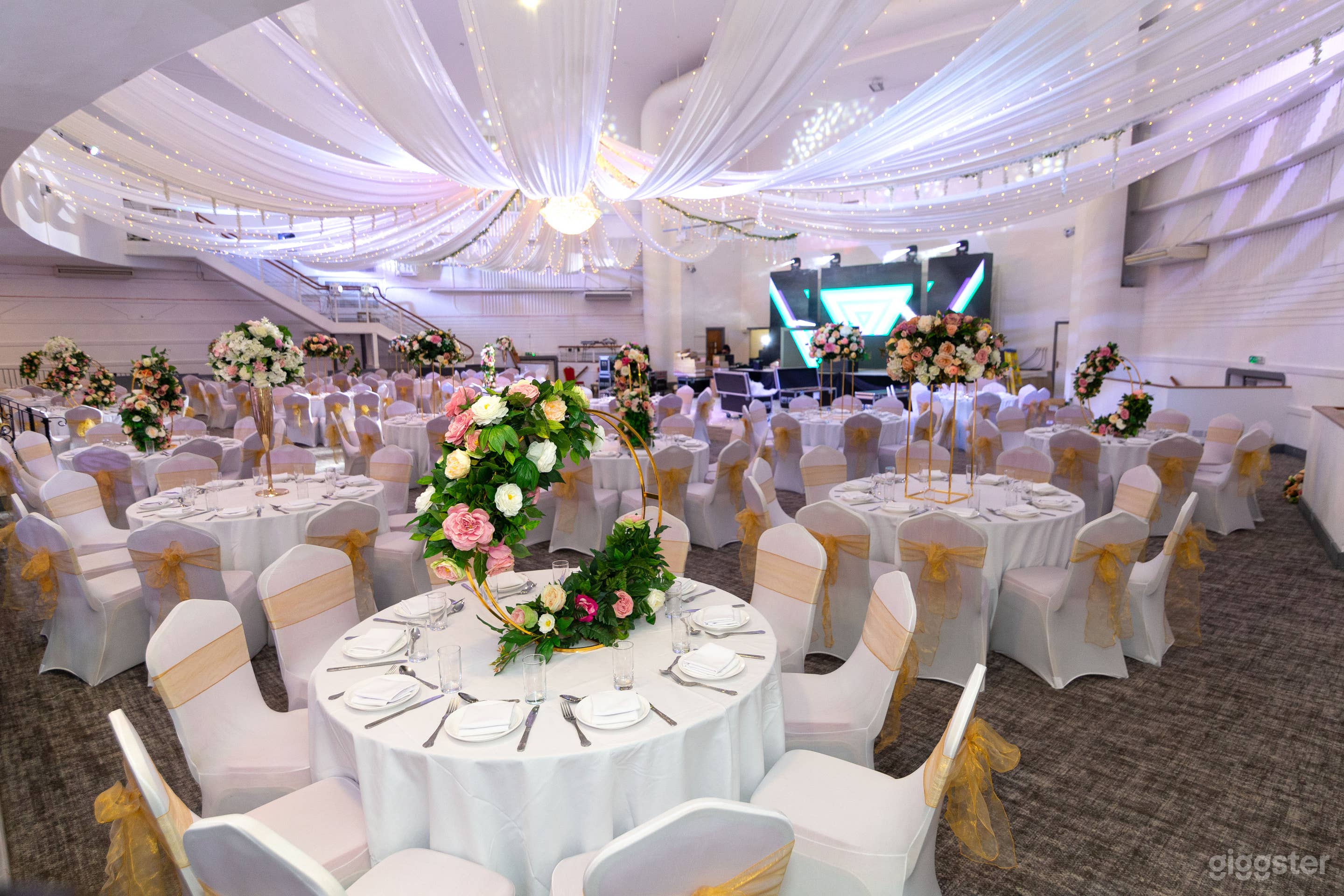 Large Extravagant Venue in Romford  Photo 1