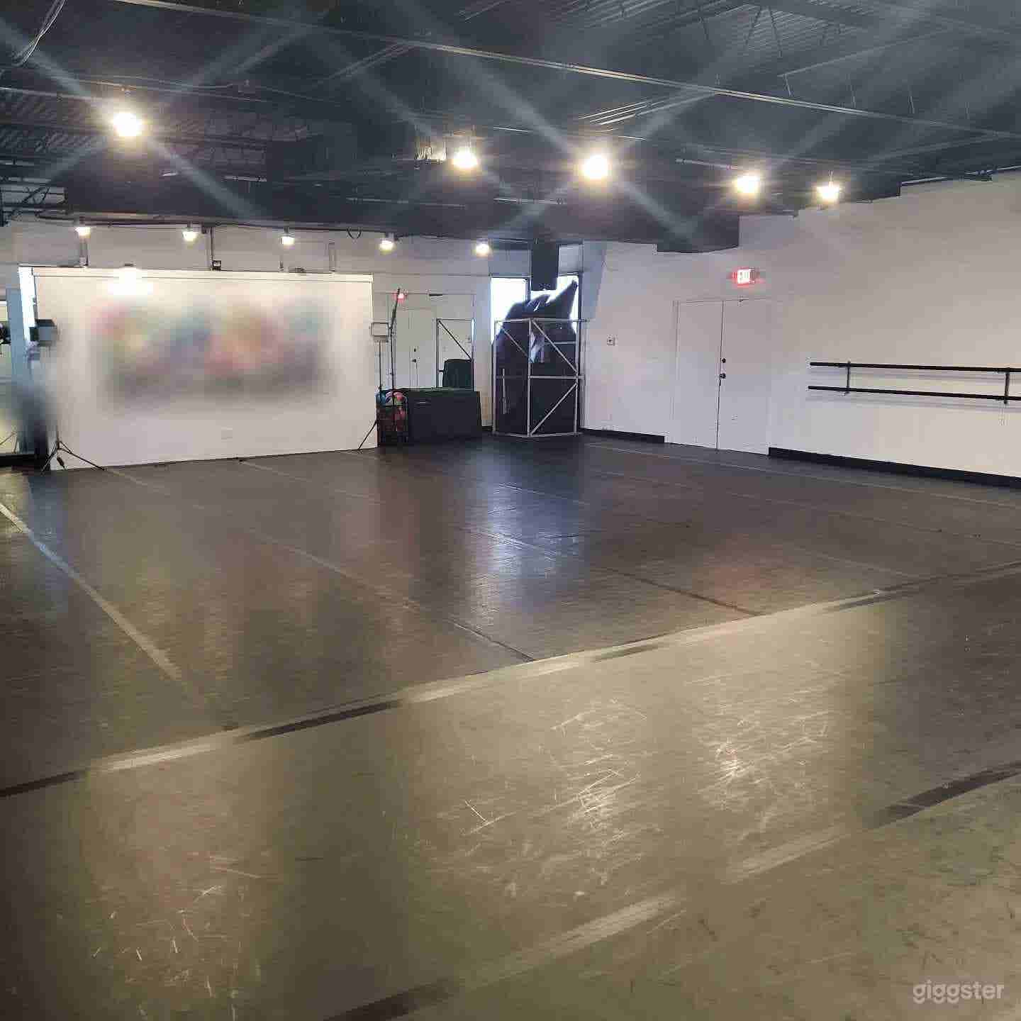 Studio B - Dance Studio with Windows for Natural Lighting Photo 3