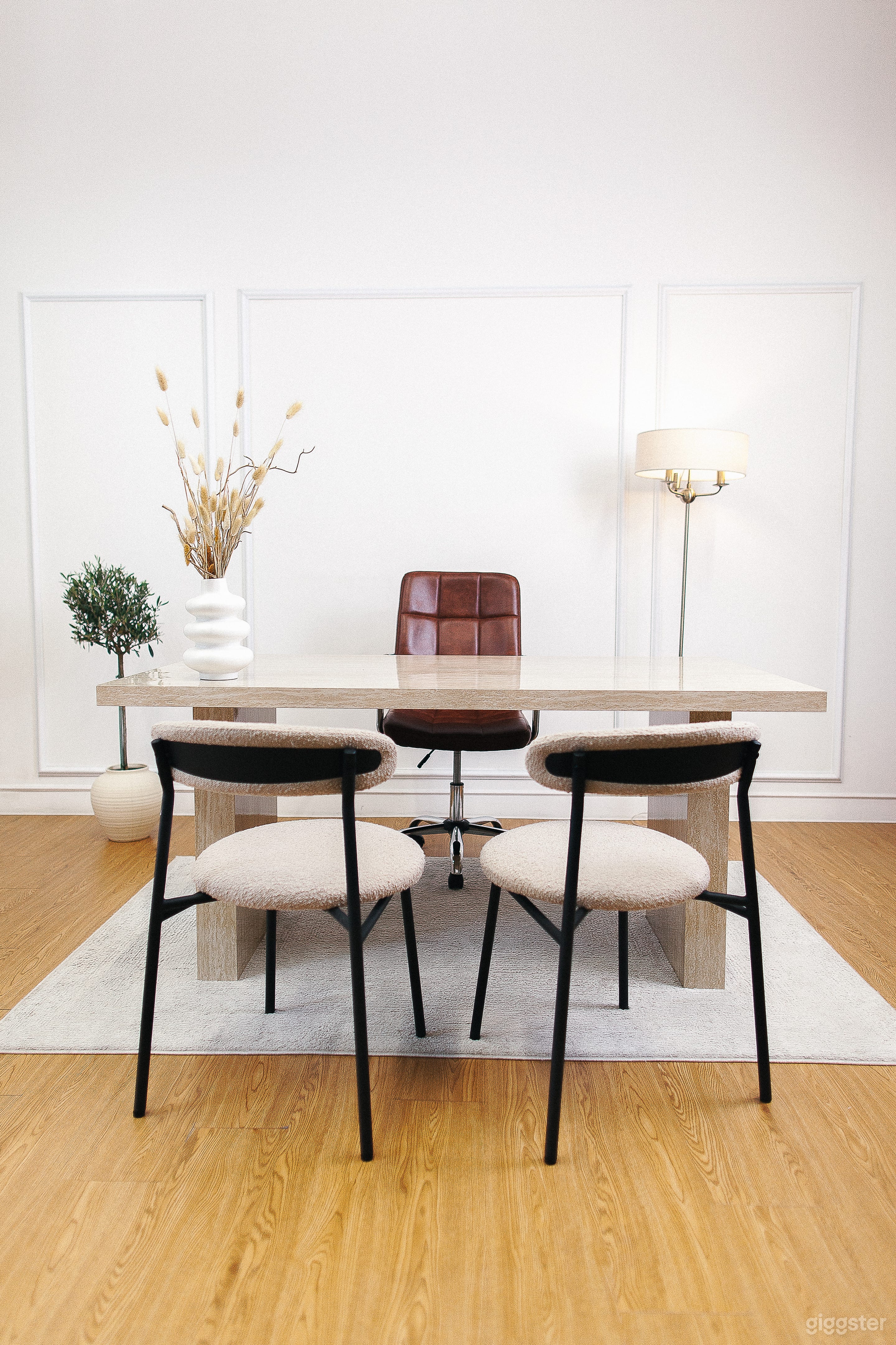 Versatile Office Studio Photo 1