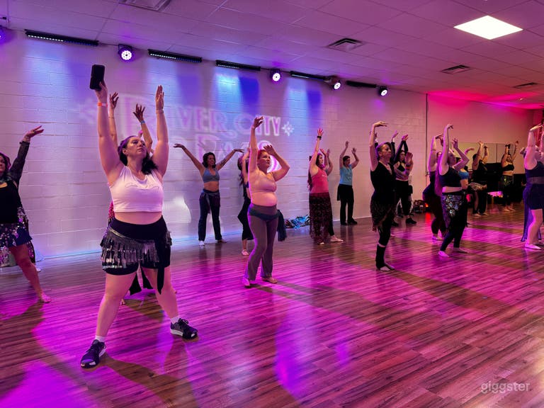  Customizable & Stylish Ballroom Event Space 