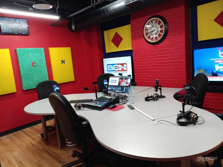  Estudio de transmisión / podcast multifuncional elegantemente decorado 
