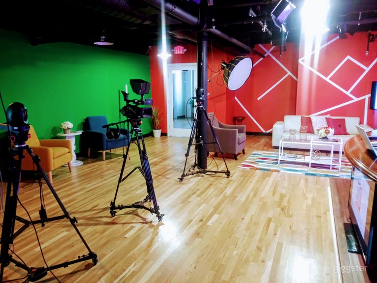  Estudio de transmisión / podcast multifuncional elegantemente decorado 