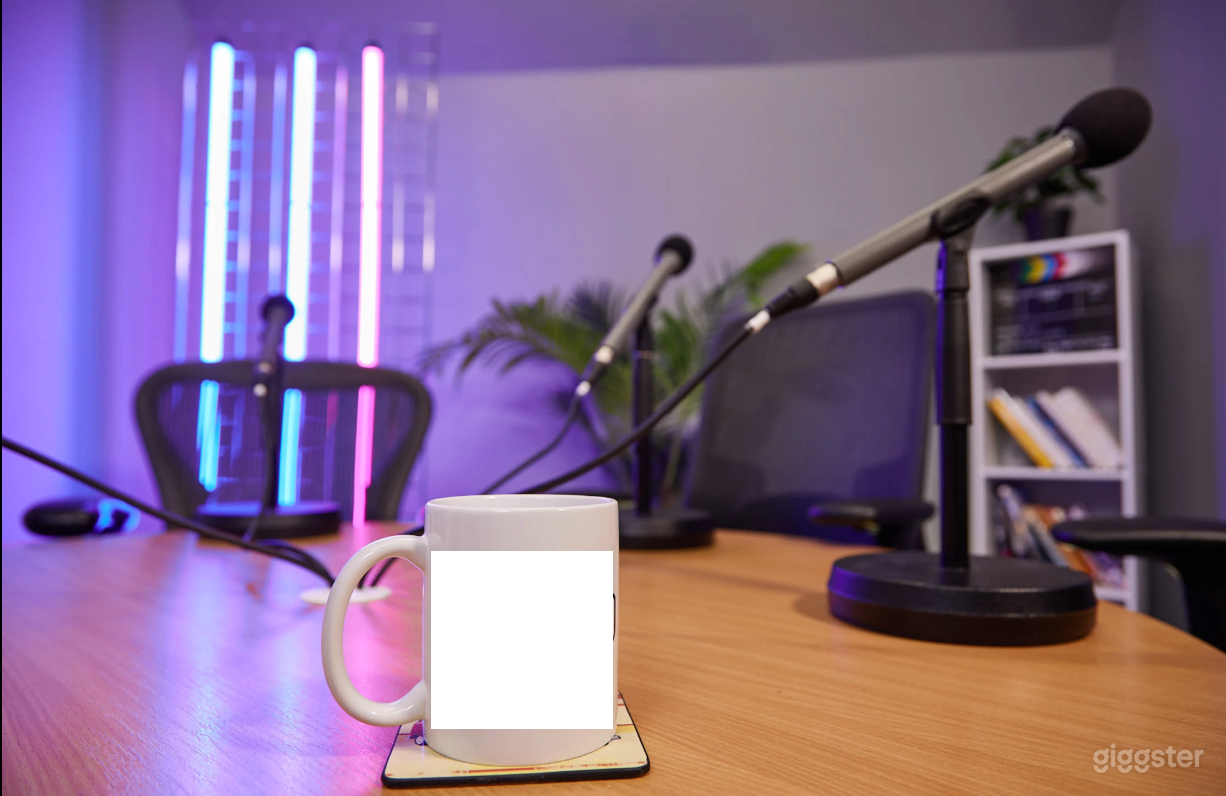 Modern Studio 6 Photo 2