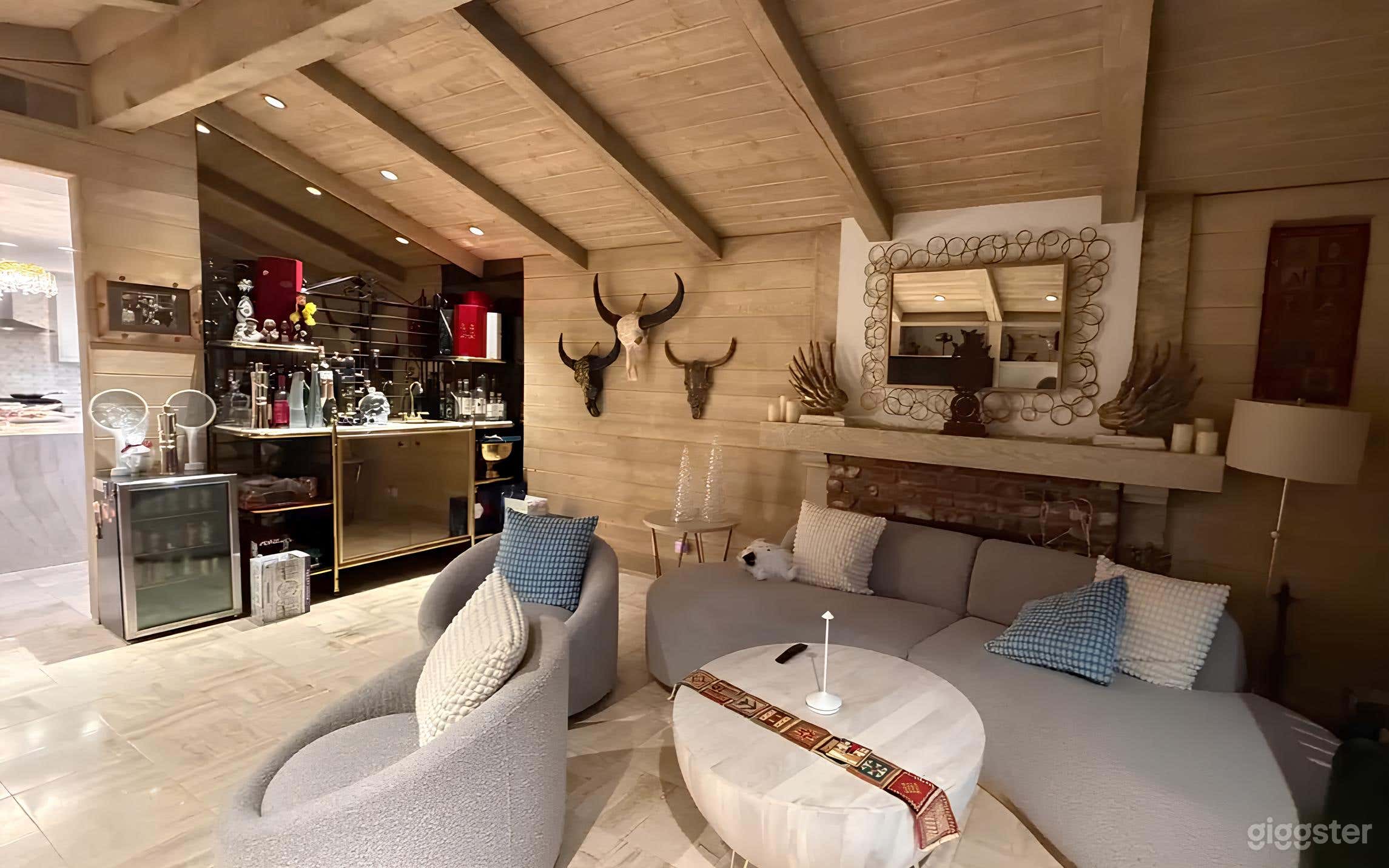 Versatile Northridge House Photo 2