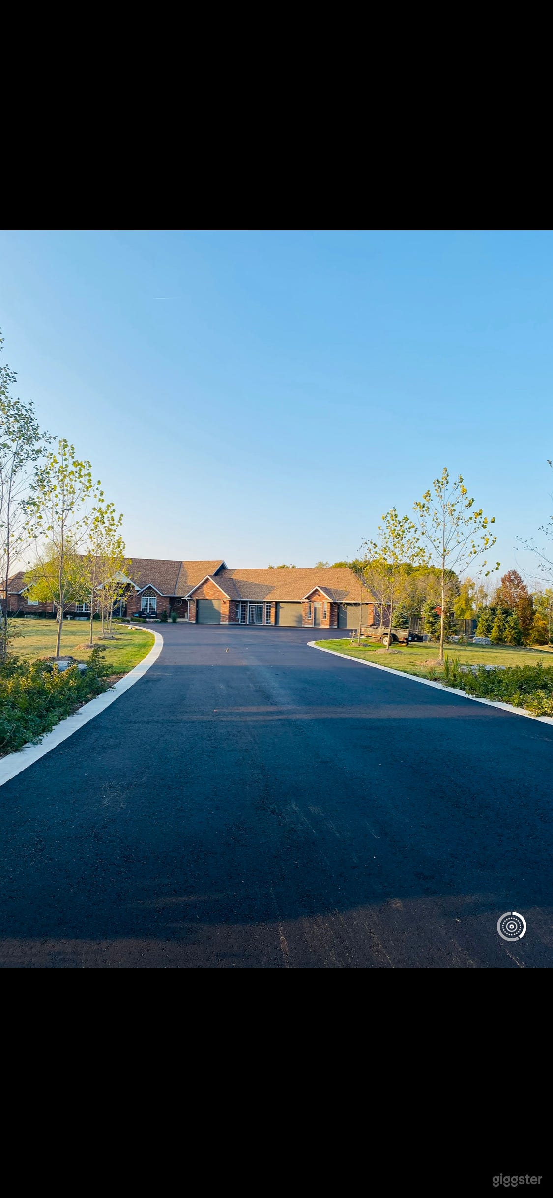 Beautiful Country Setting Estate Photo 4