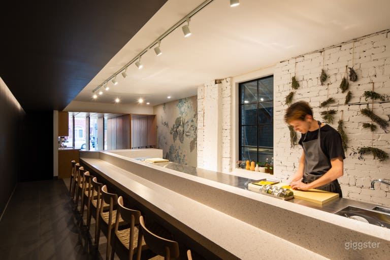  Stylish Fine Dining Restaurant in Toronto  