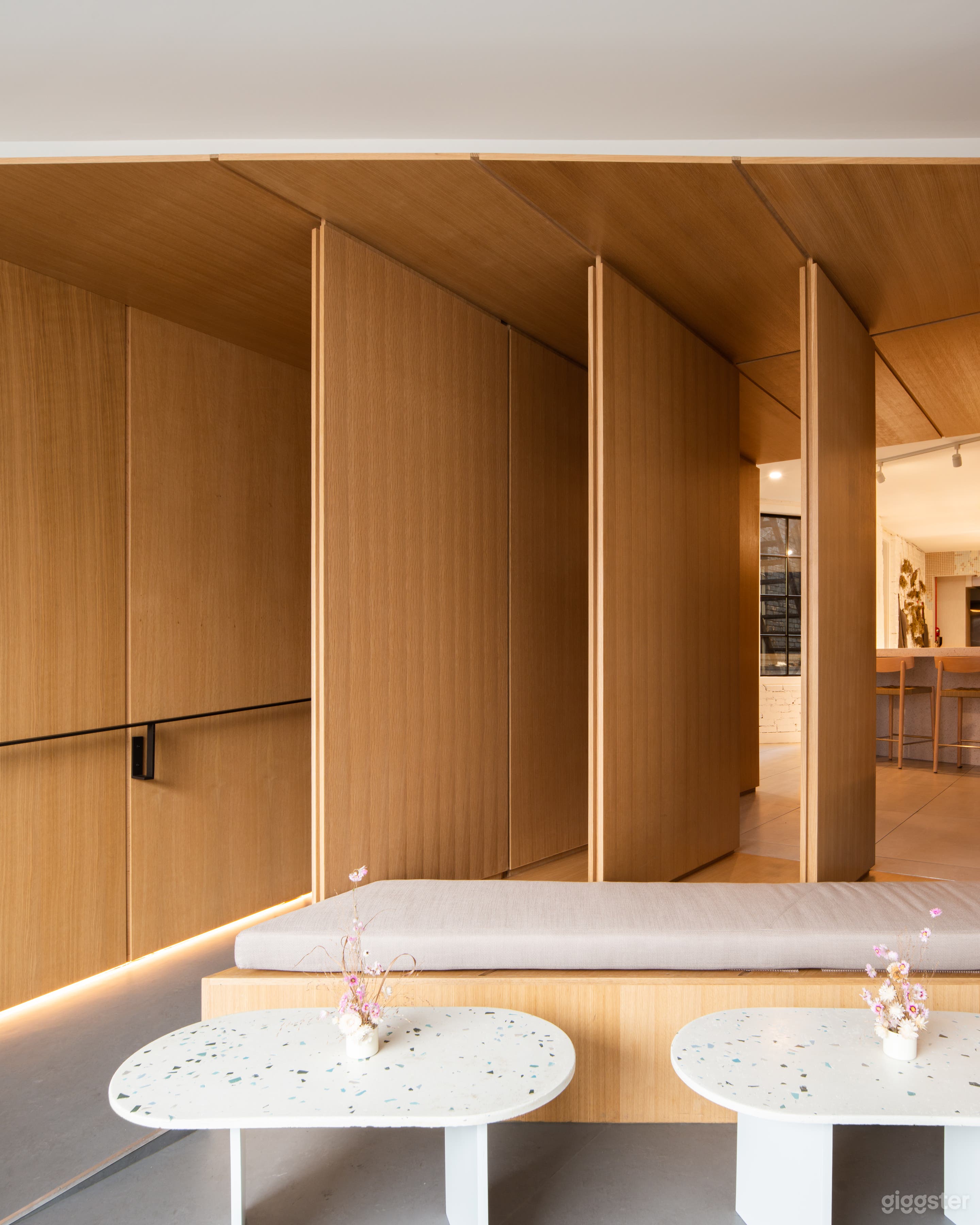 Stylish Fine Dining Restaurant in Toronto  Photo 4