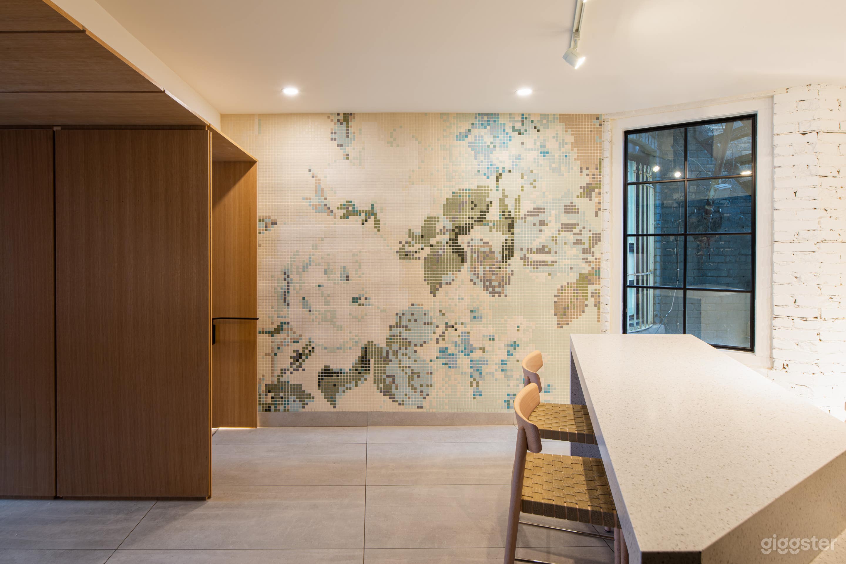 Stylish Fine Dining Restaurant in Toronto  Photo 2