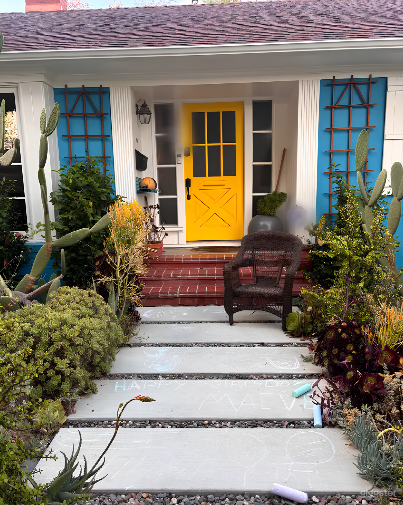 Charming Colorful House with Unique Space Photo 1