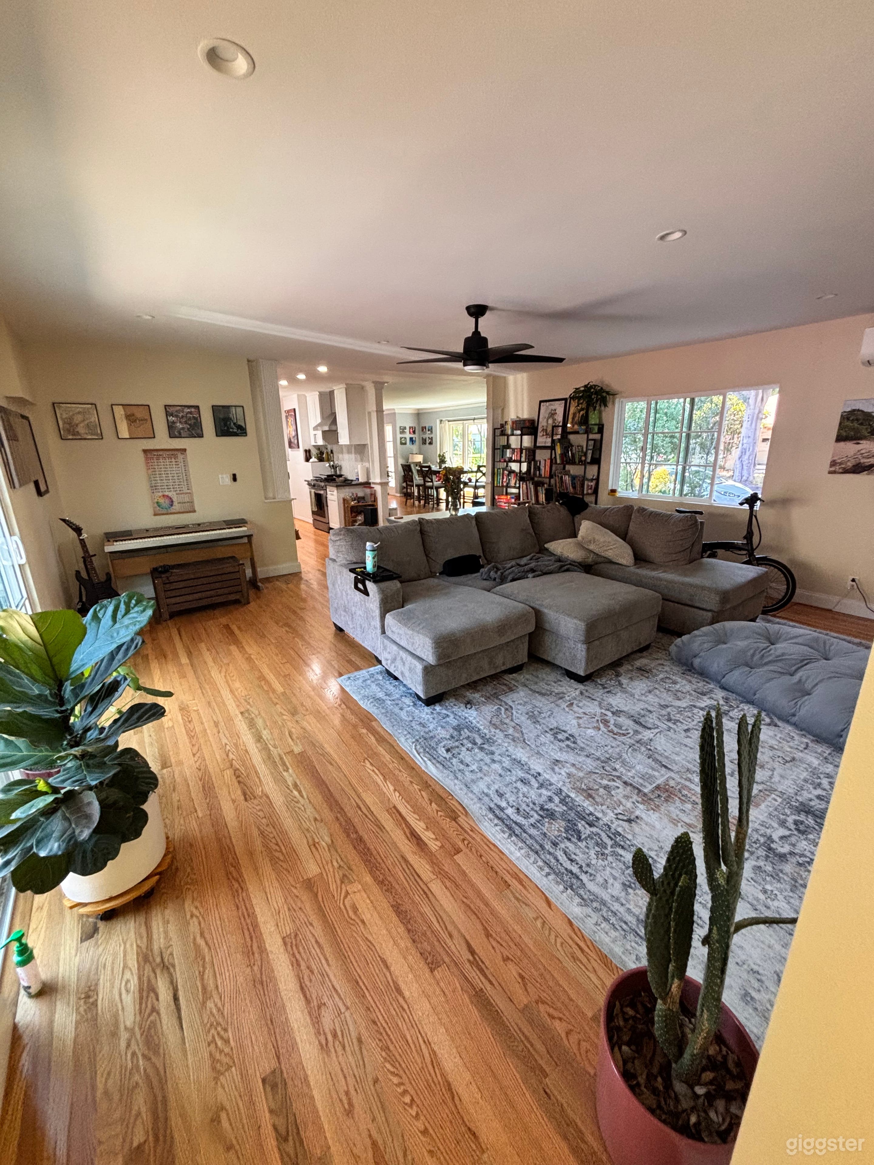 Charming Colorful House with Unique Space Photo 4