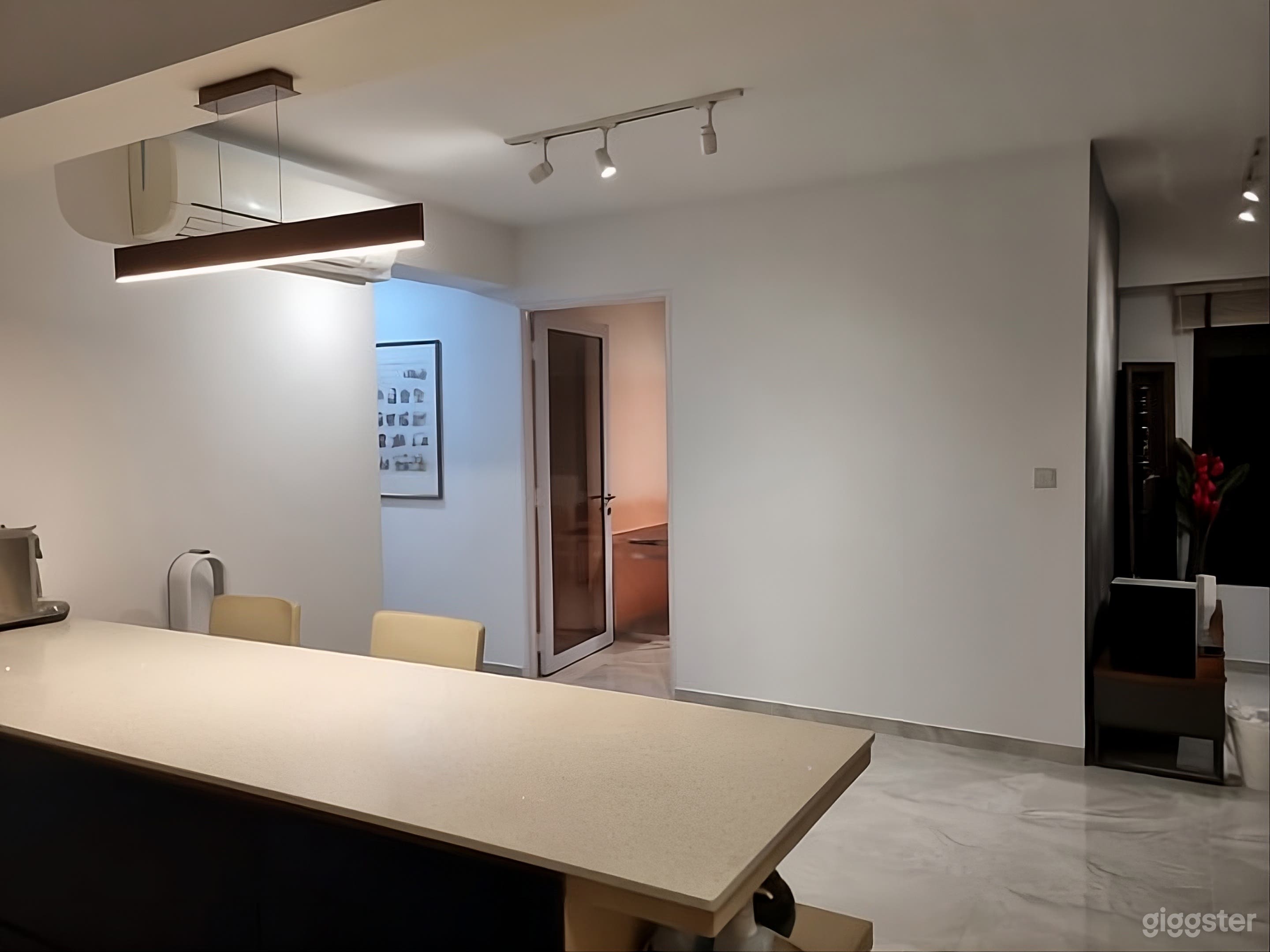 Modern chic - 4 room HDB Photo 2